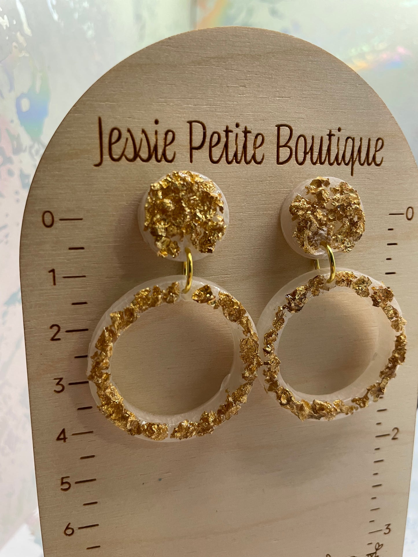 Boucles d'oreilles cercle blanc avec feuille d'or - Sans nickel