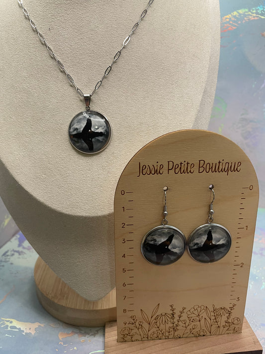 Glow-in-the-Dark Wolf on Cabochon Set-Stainless Steel