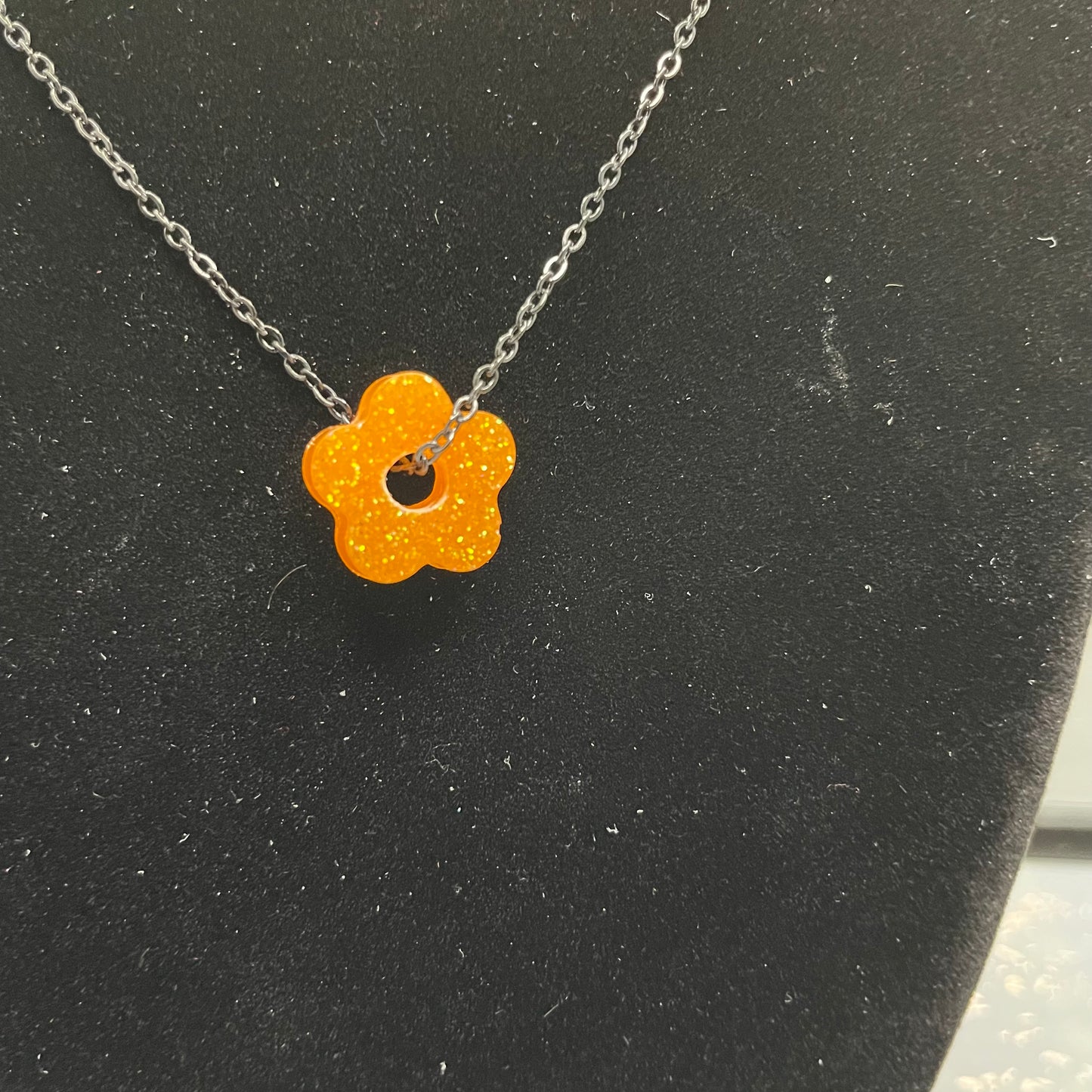 Collier fleur orange scintillante -Sans nickel