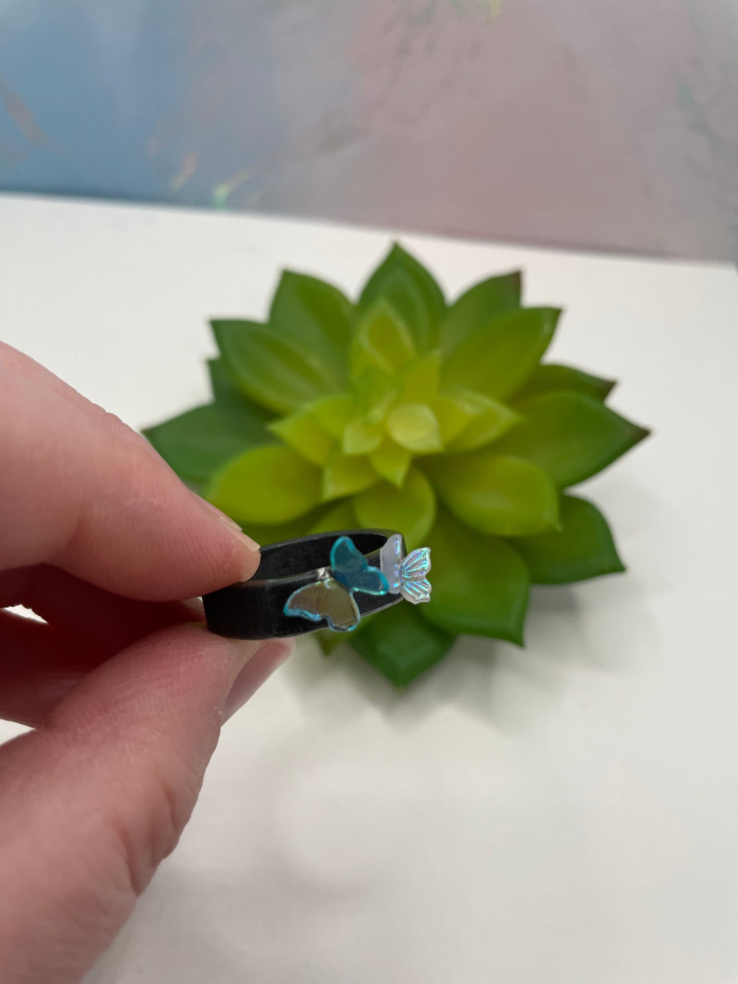 Bague noir en résine avec papillons- Taille 10US