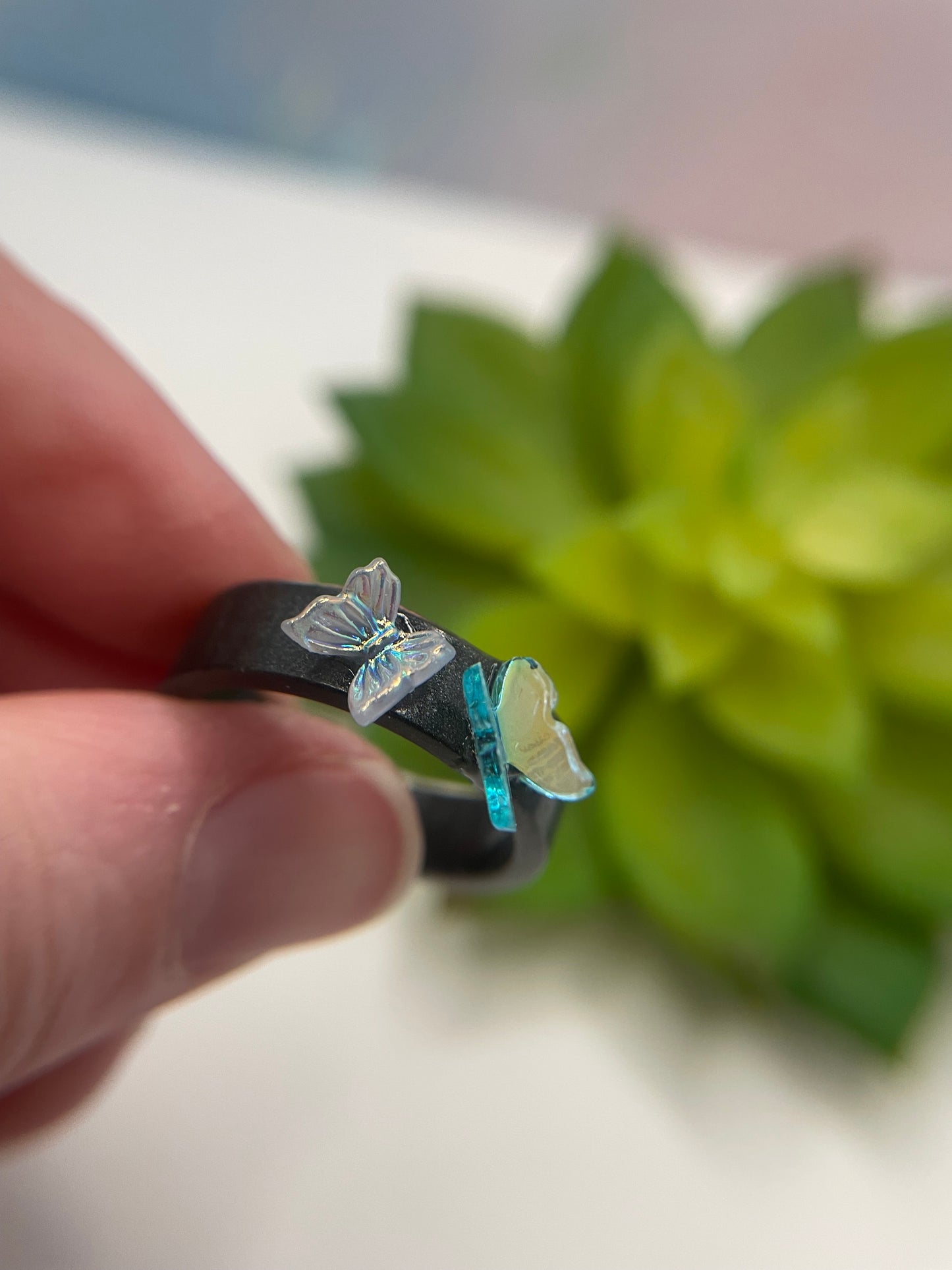 Bague noir en résine avec papillons- Taille 10US