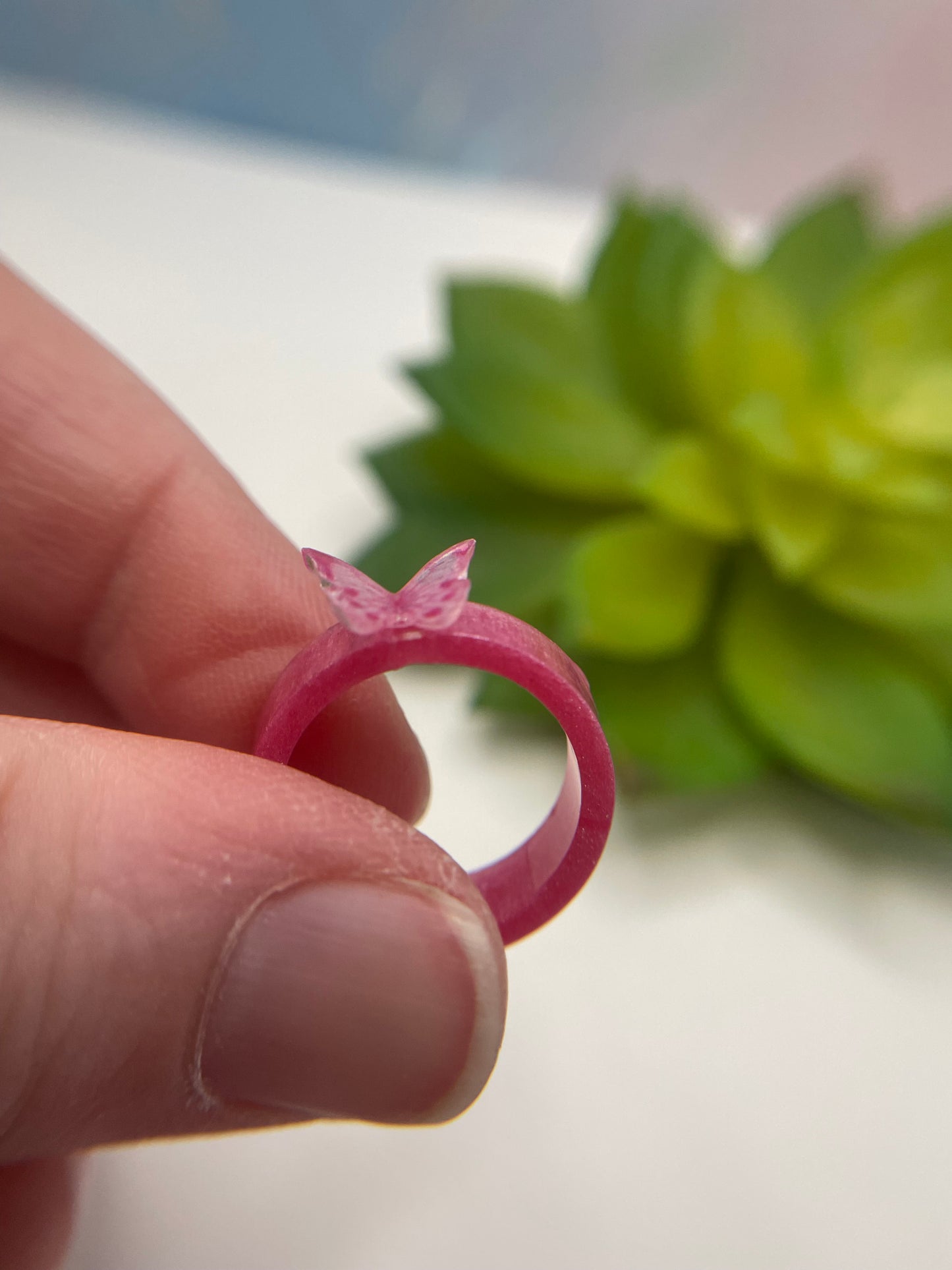 Bague Rose en résine avec papillon-Taille 6½US