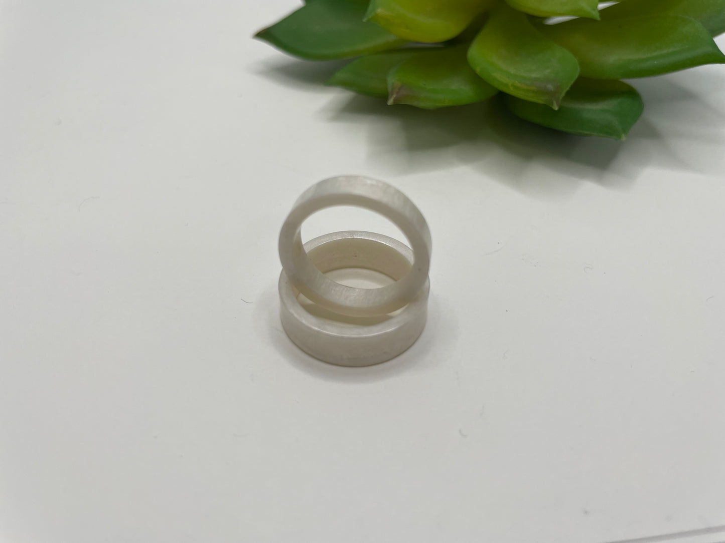 Bague blanche en résine