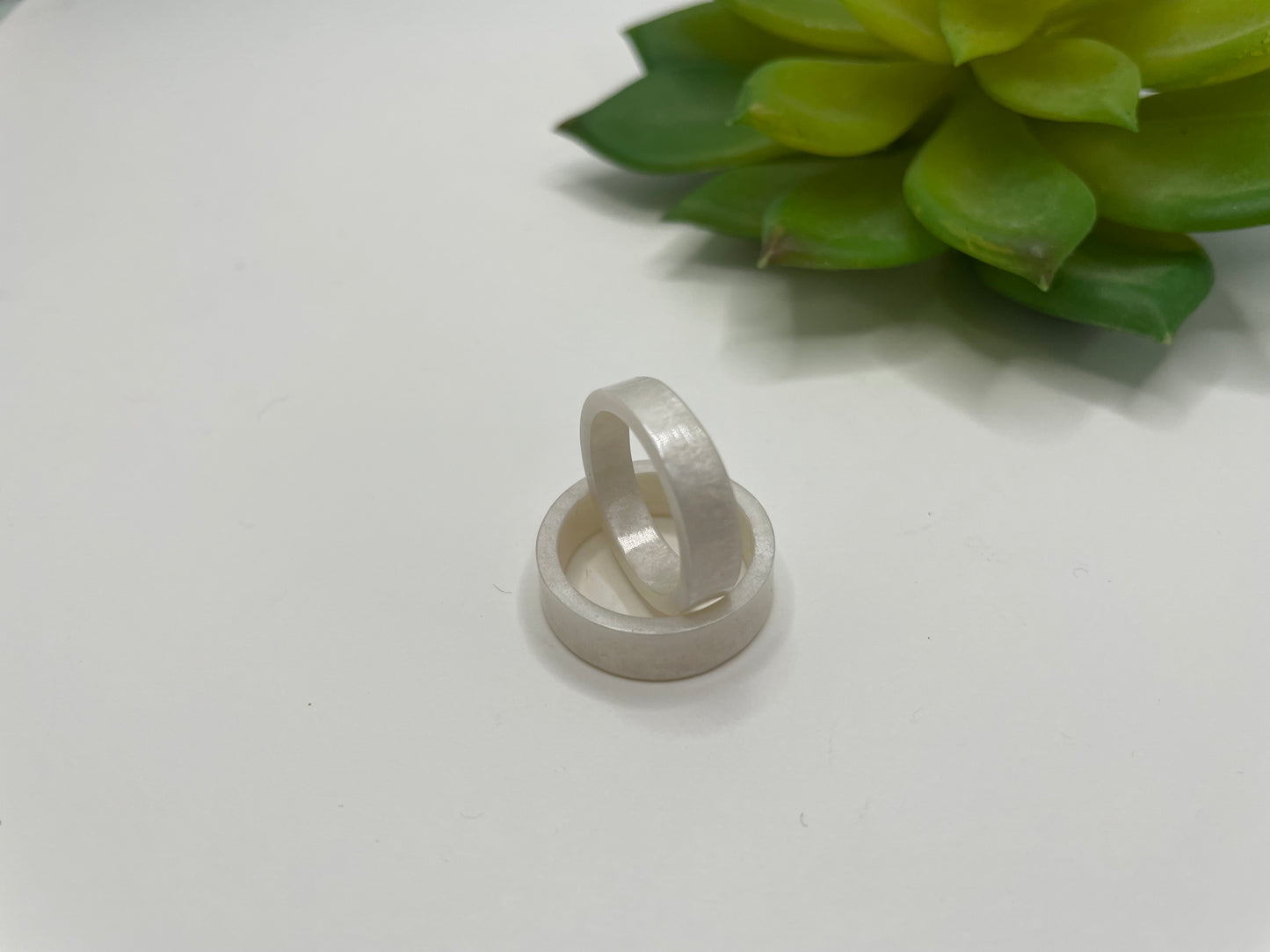 Bague blanche en résine