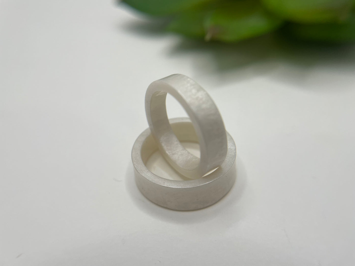 Bague blanche en résine