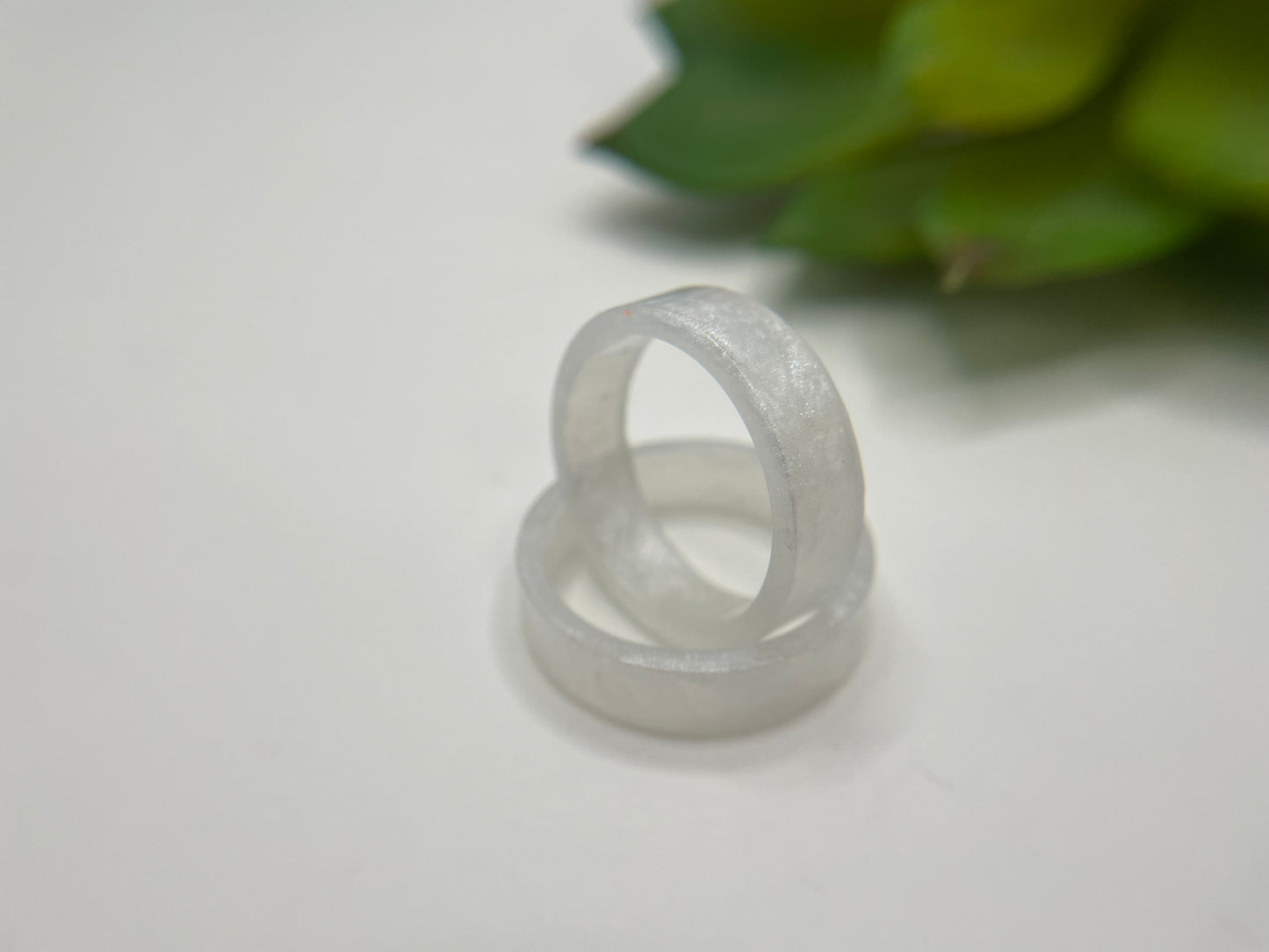 Bague en résine blanche