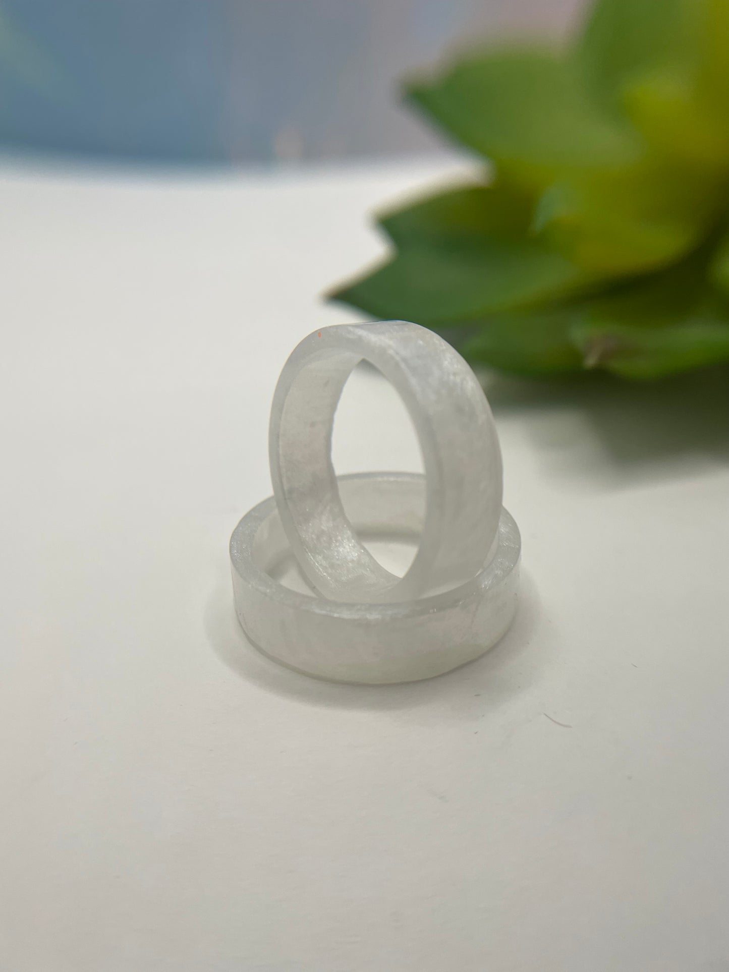 Bague en résine blanche