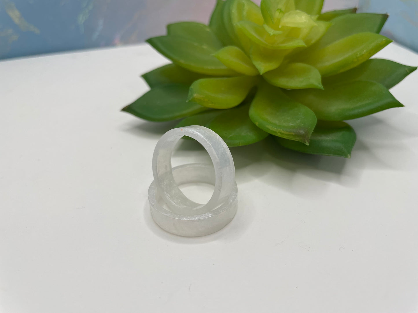Bague en résine blanche