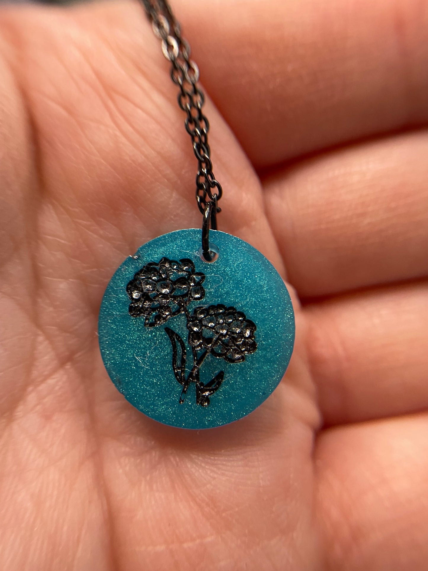 Bonheur botanique : fleur bleue et noire 23'' -Sans Nickel