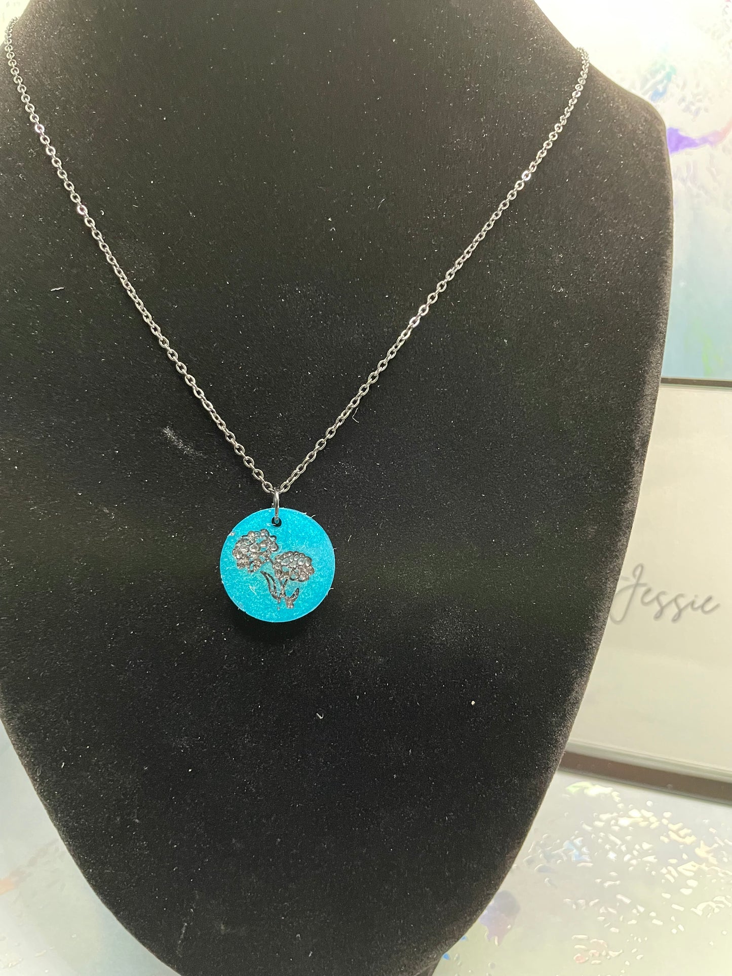 Bonheur botanique : fleur bleue et noire 23'' -Sans Nickel