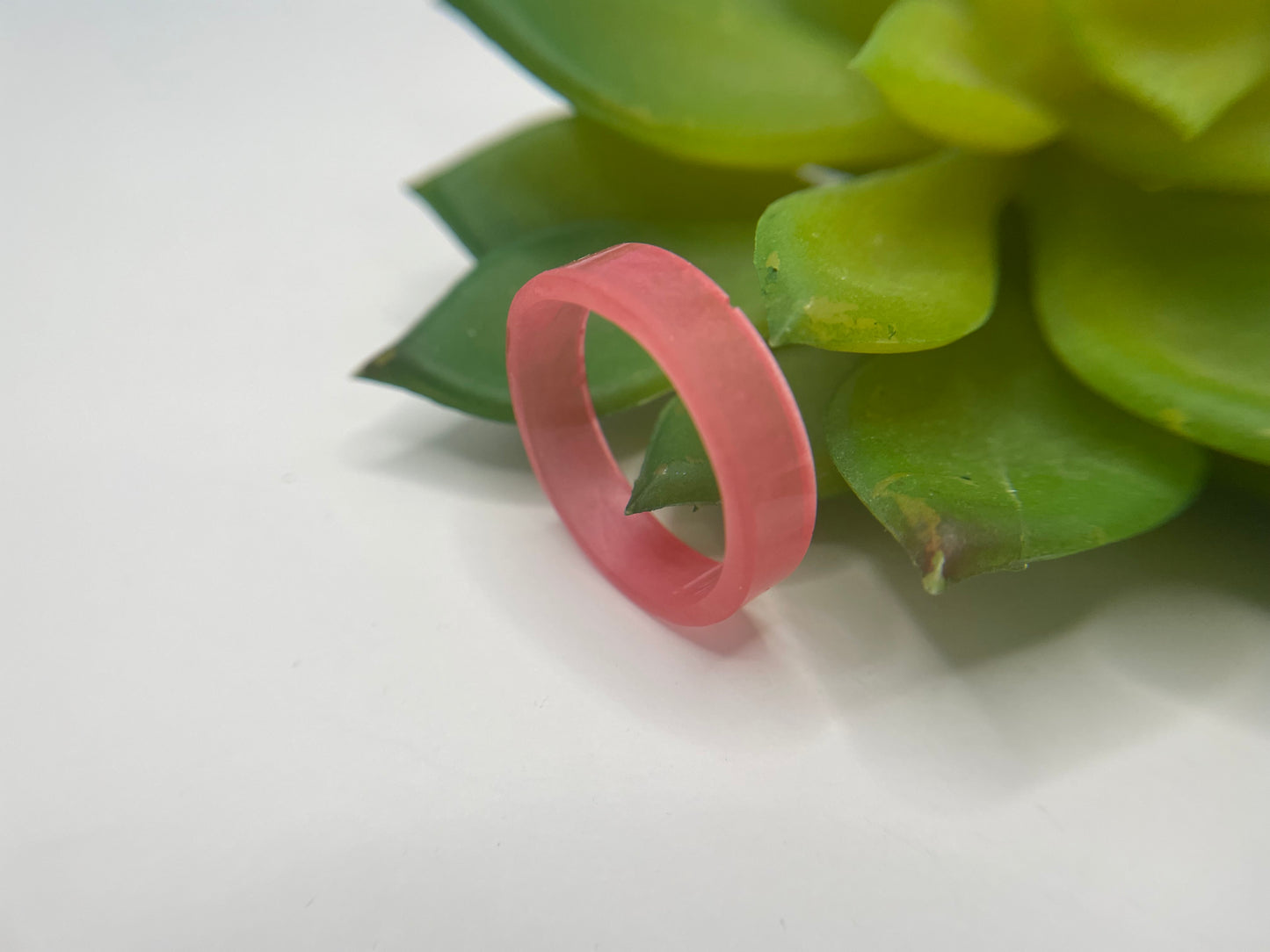Bague en résine rose- Taille 12 US