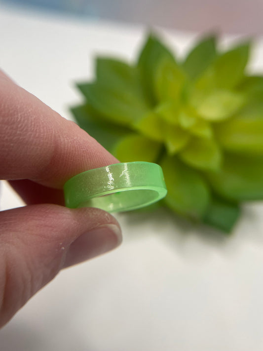 Glow-in-the-Dark Green Resin Ring – Size 7½ US