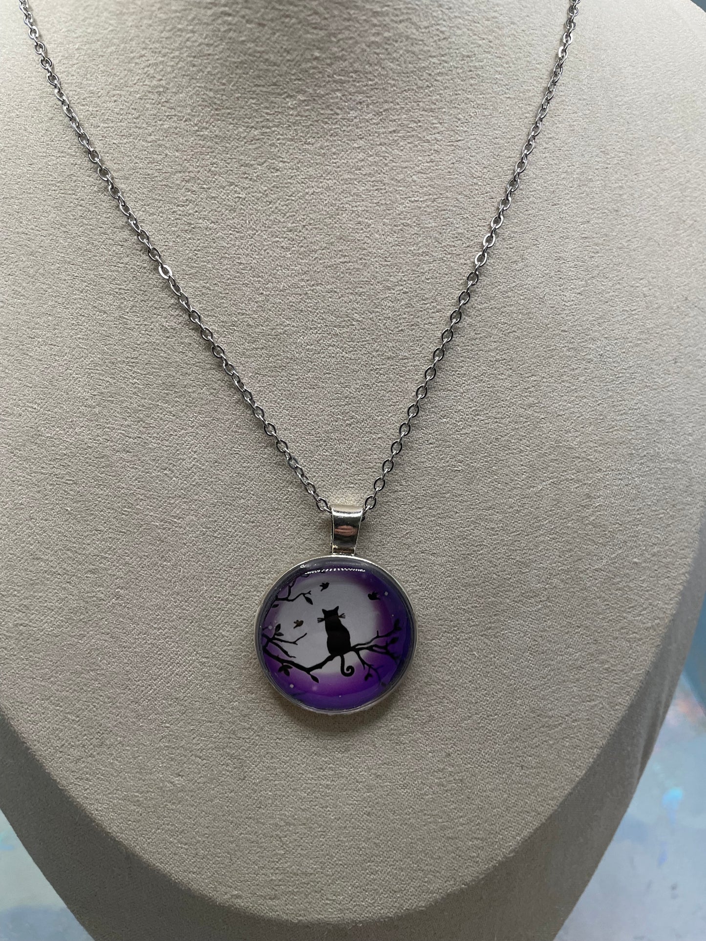 Collier Silhouette de Chat Noir – Nuit Mauve-Acier Inoxydable+Sans Nickel