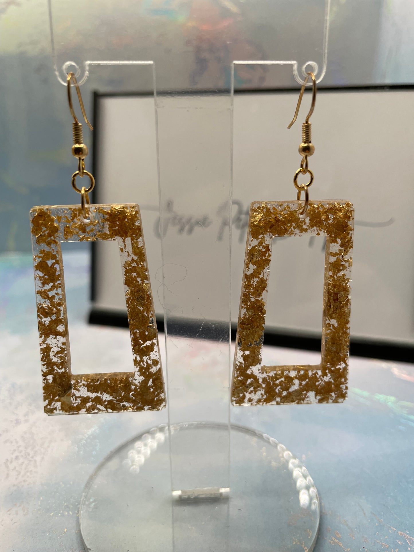 Boucles d'oreilles rectangulaires en résine avec feuille d'or