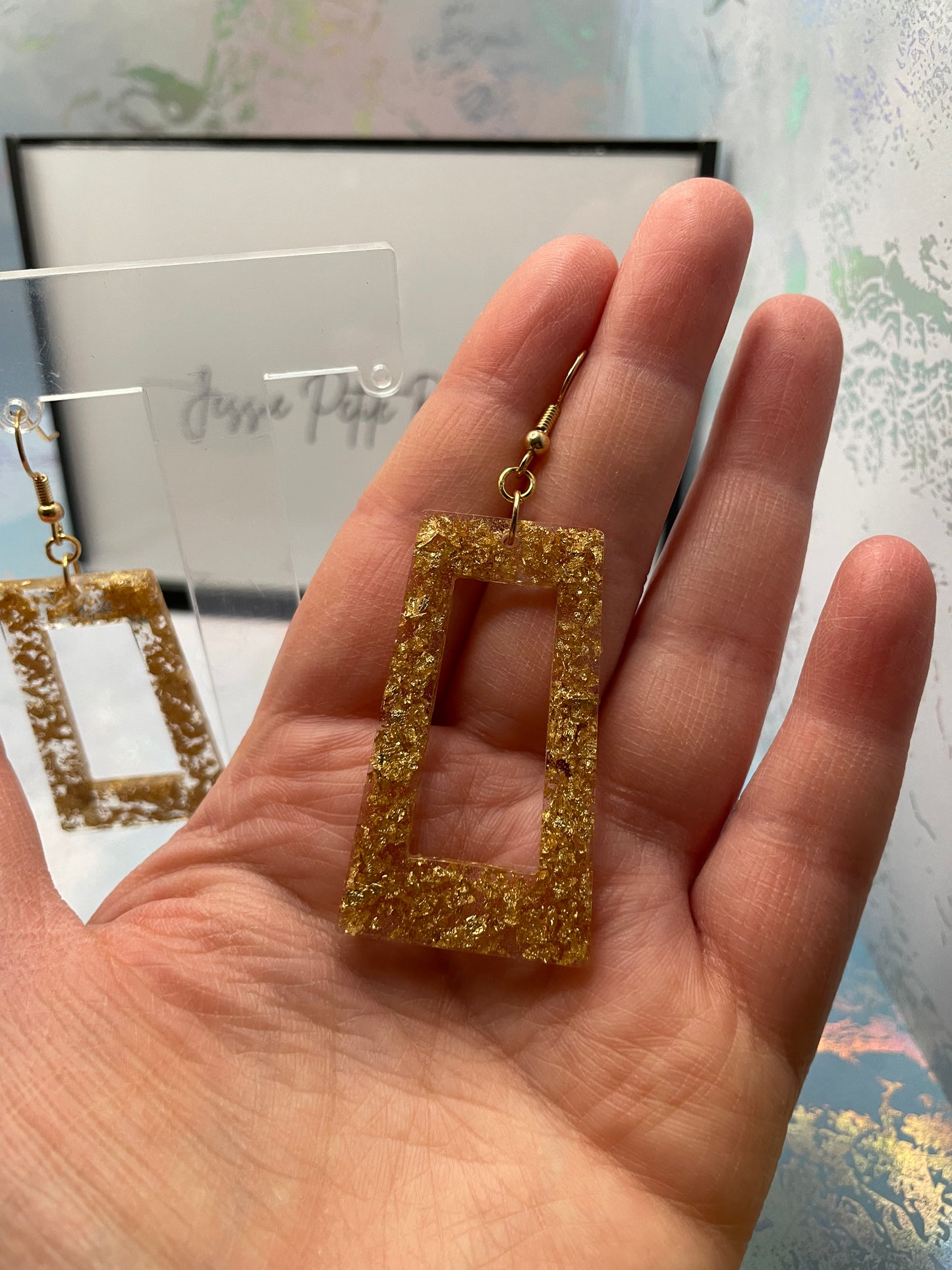 Boucles d'oreilles rectangulaires en résine avec feuille d'or