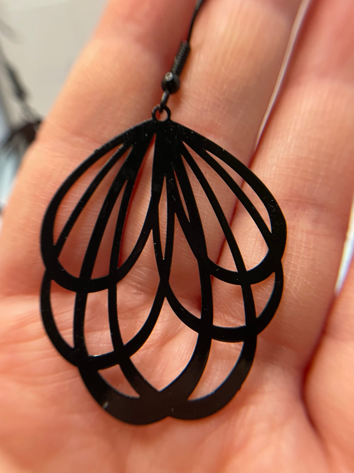 Boucles d'oreilles pendantes ovales noires