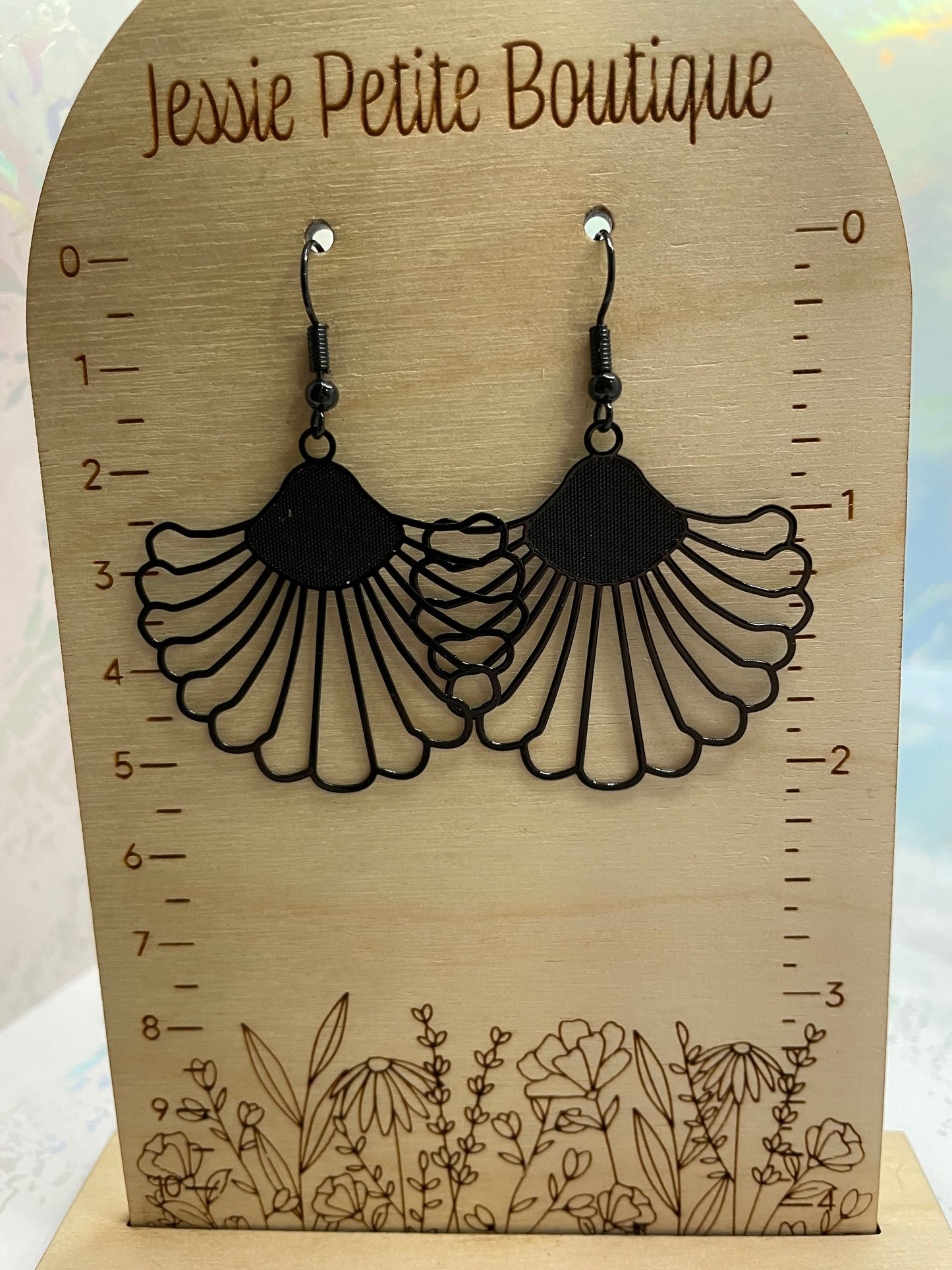 Boucles d'oreilles noires en forme d'éventail