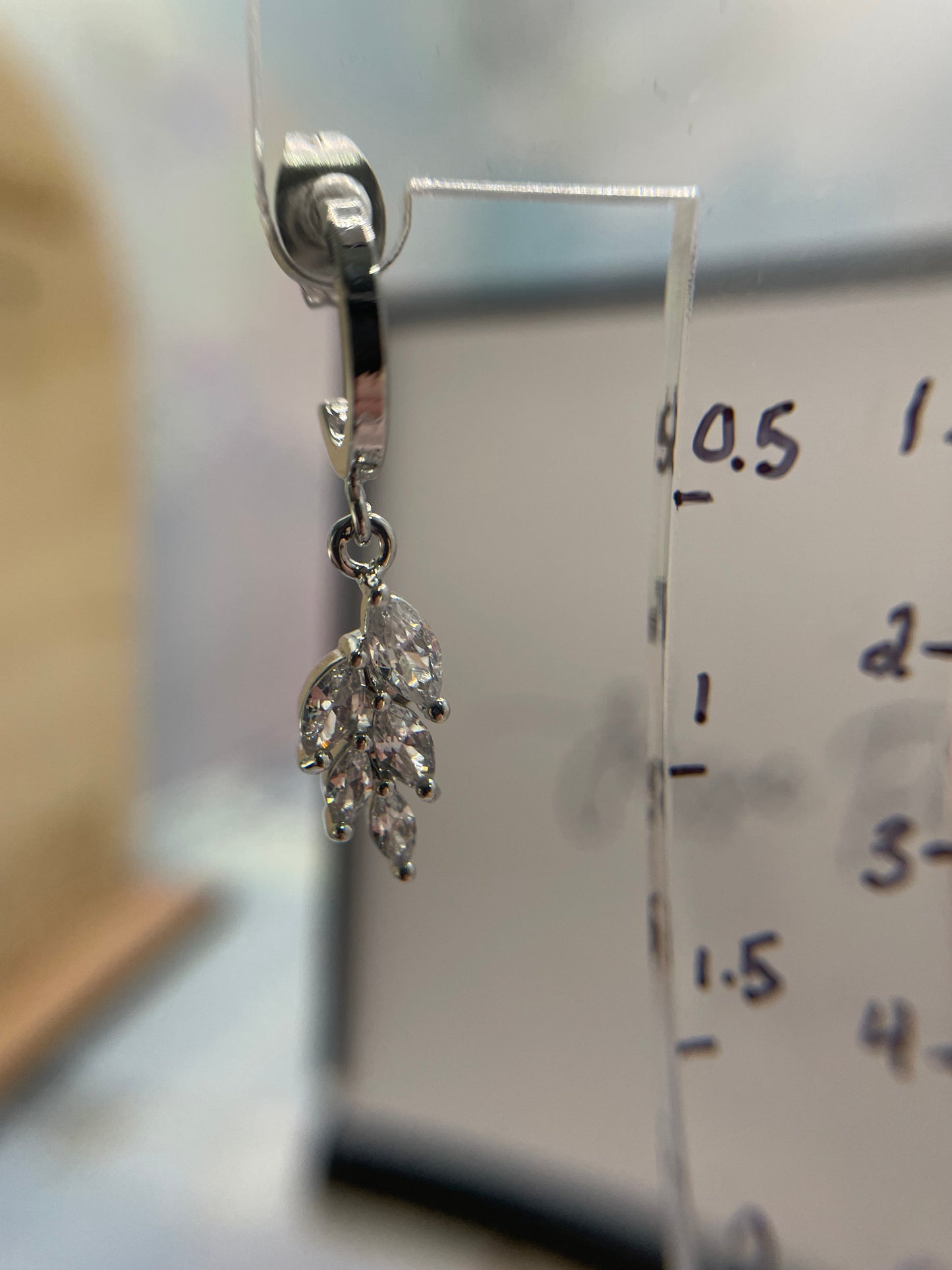 Boucles d’oreilles pendantes Feuille en zircon-Sans Nickel