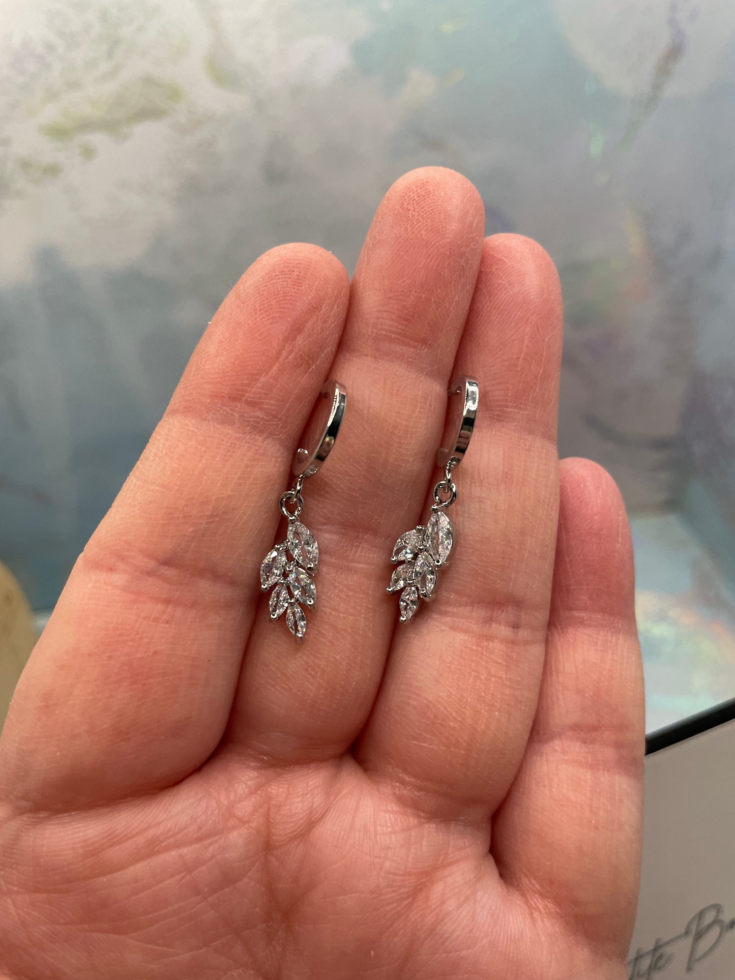 Boucles d’oreilles pendantes Feuille en zircon-Sans Nickel