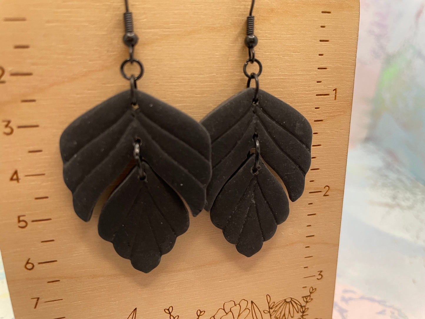 Boucles d’oreilles queue de poisson noires-Sans Nickel