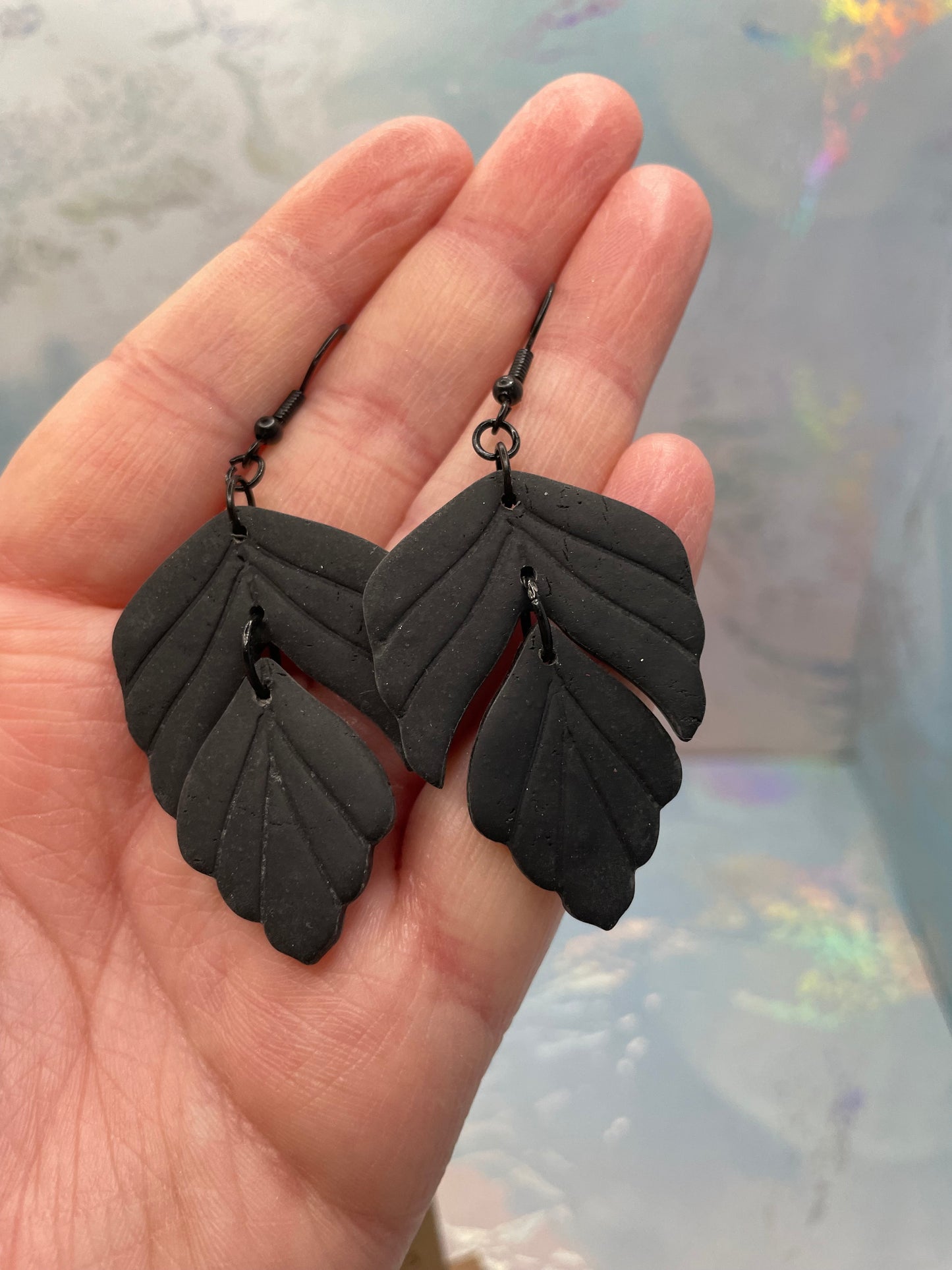 Boucles d’oreilles queue de poisson noires-Sans Nickel