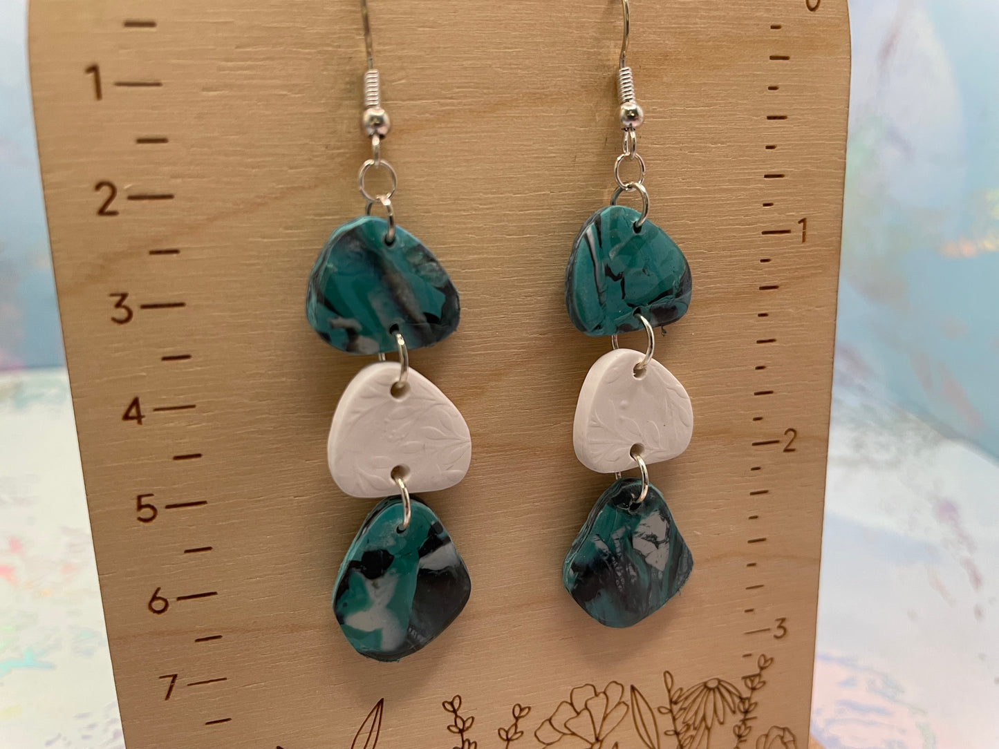 Boucles d’oreilles pendantes pebble turquoise et blanc-Sans Nickel