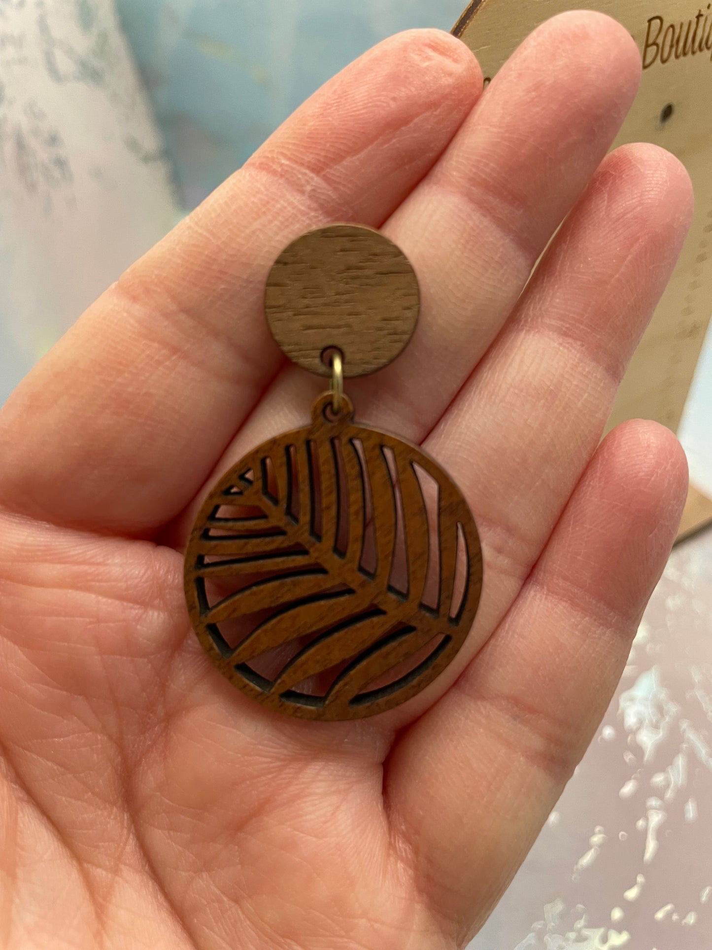 Boucles d’oreilles en bois motif feuille