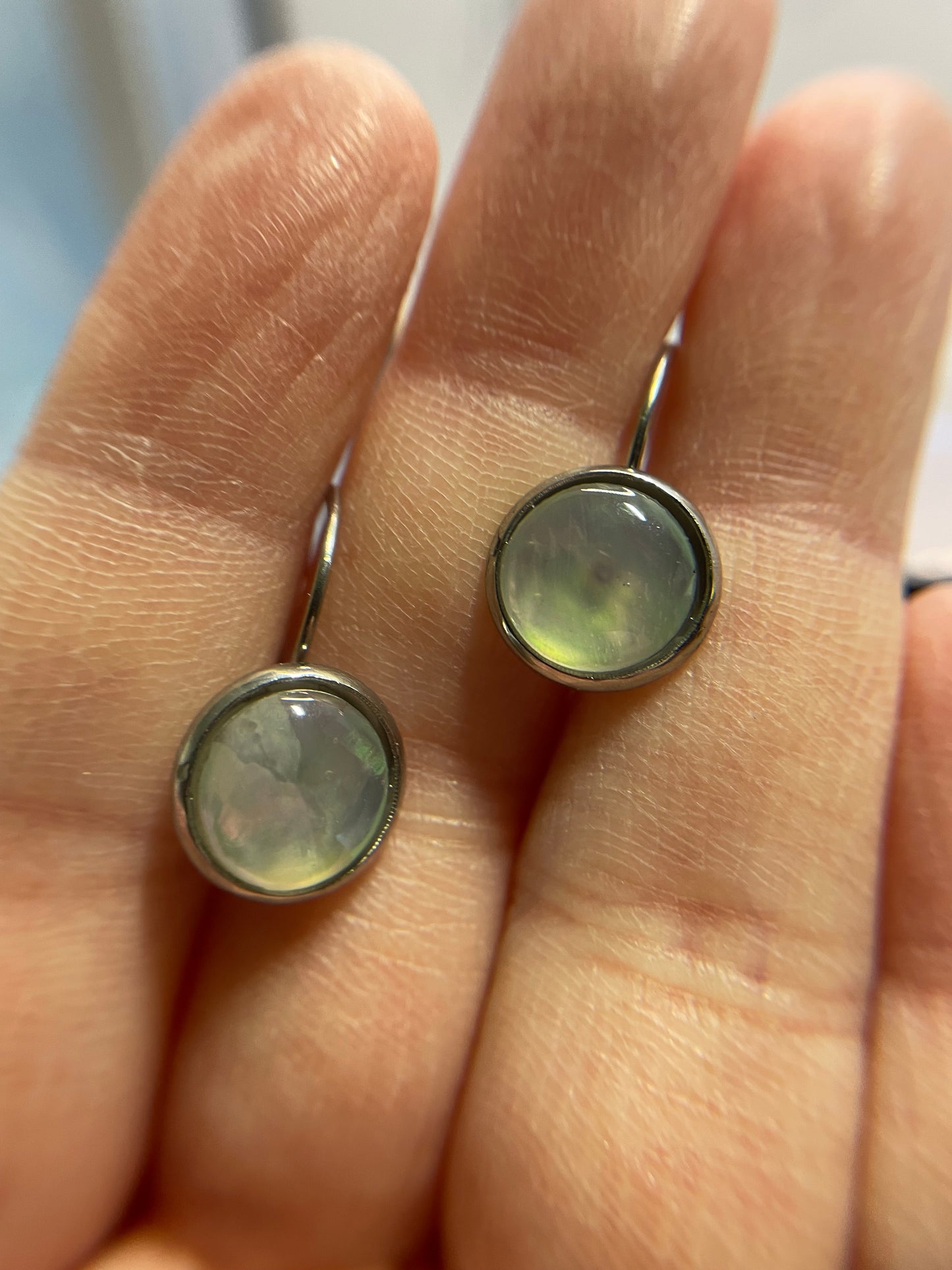 Boucles d’oreilles dormeuses Cabochon coquillage 