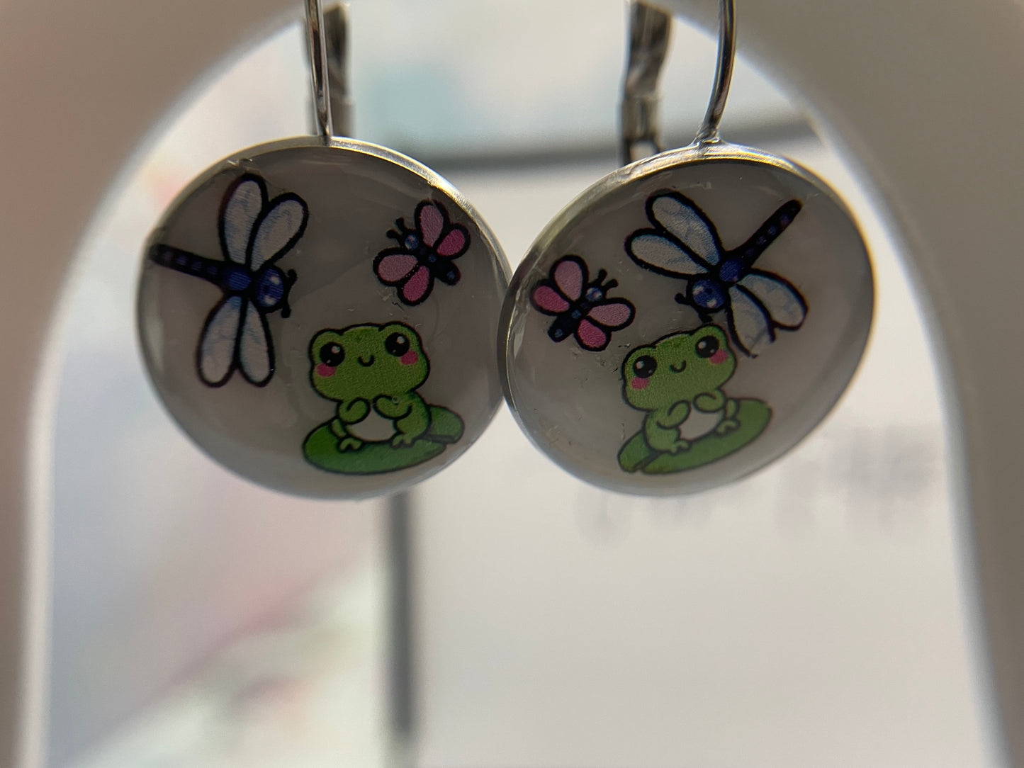 Boucles d’oreilles dormeuse grenouille et libellules-Acier Inoxydable