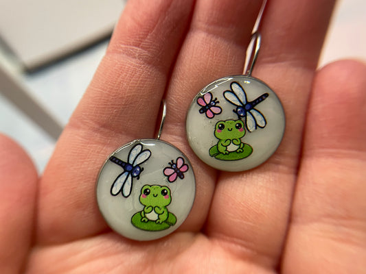Boucles d’oreilles dormeuse grenouille et libellules-Acier Inoxydable