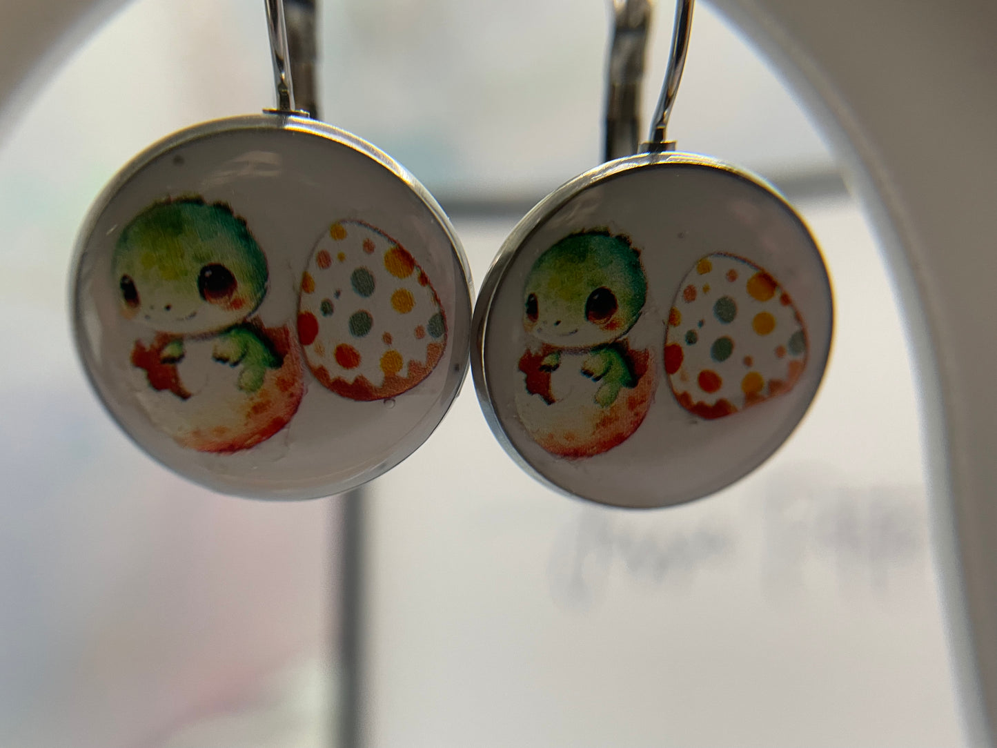 Boucles d’oreilles à dormeuse Bébé dinosaure et œuf à pois-Acier Inoxydable