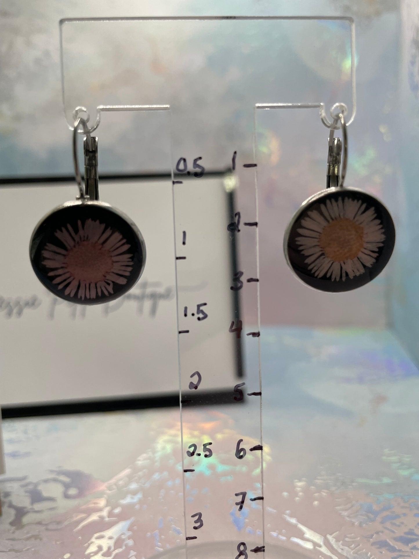 Boucle d'oreille dormeuse marguerite sur noir-Acier Inoxydable