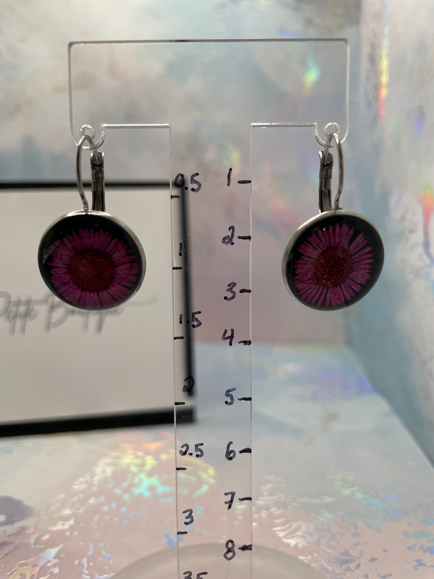 Boucle d'oreille dormeuse marguerite sur noir-Acier Inoxydable