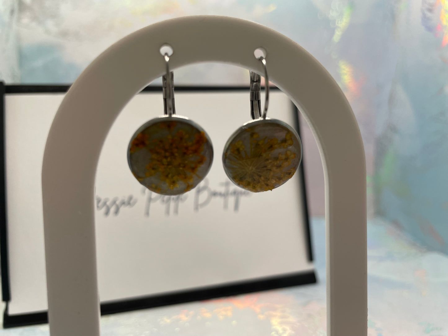 Boucles d’oreilles dormeuse Carotte sauvage sur blanc-Acier Inoxydable