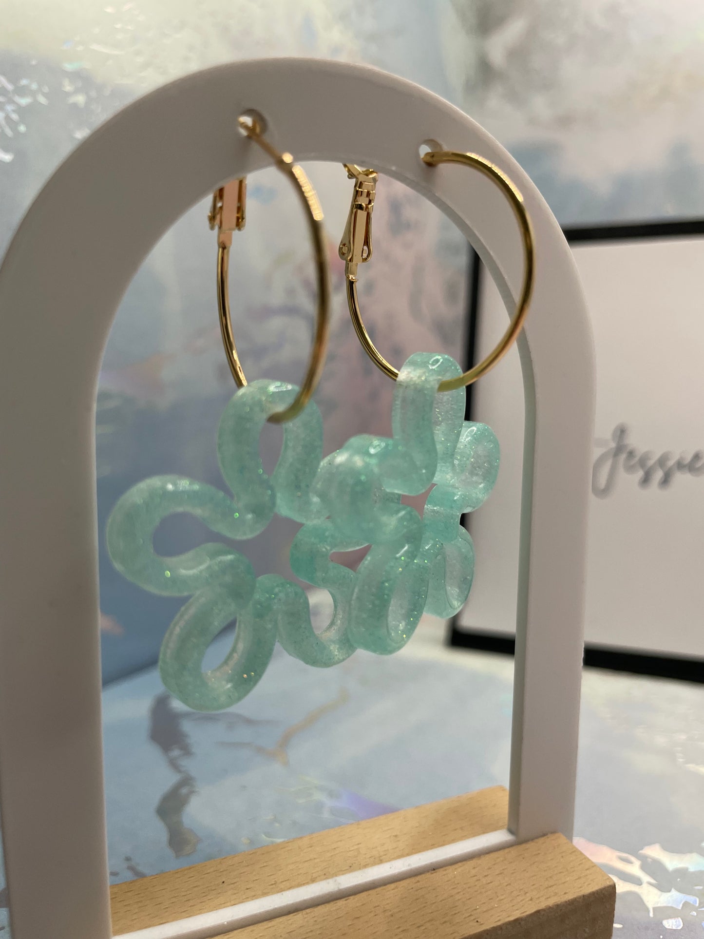 Boucles d’oreilles anneaux avec fleur sarcelle translucide brillante-Sans Nickel