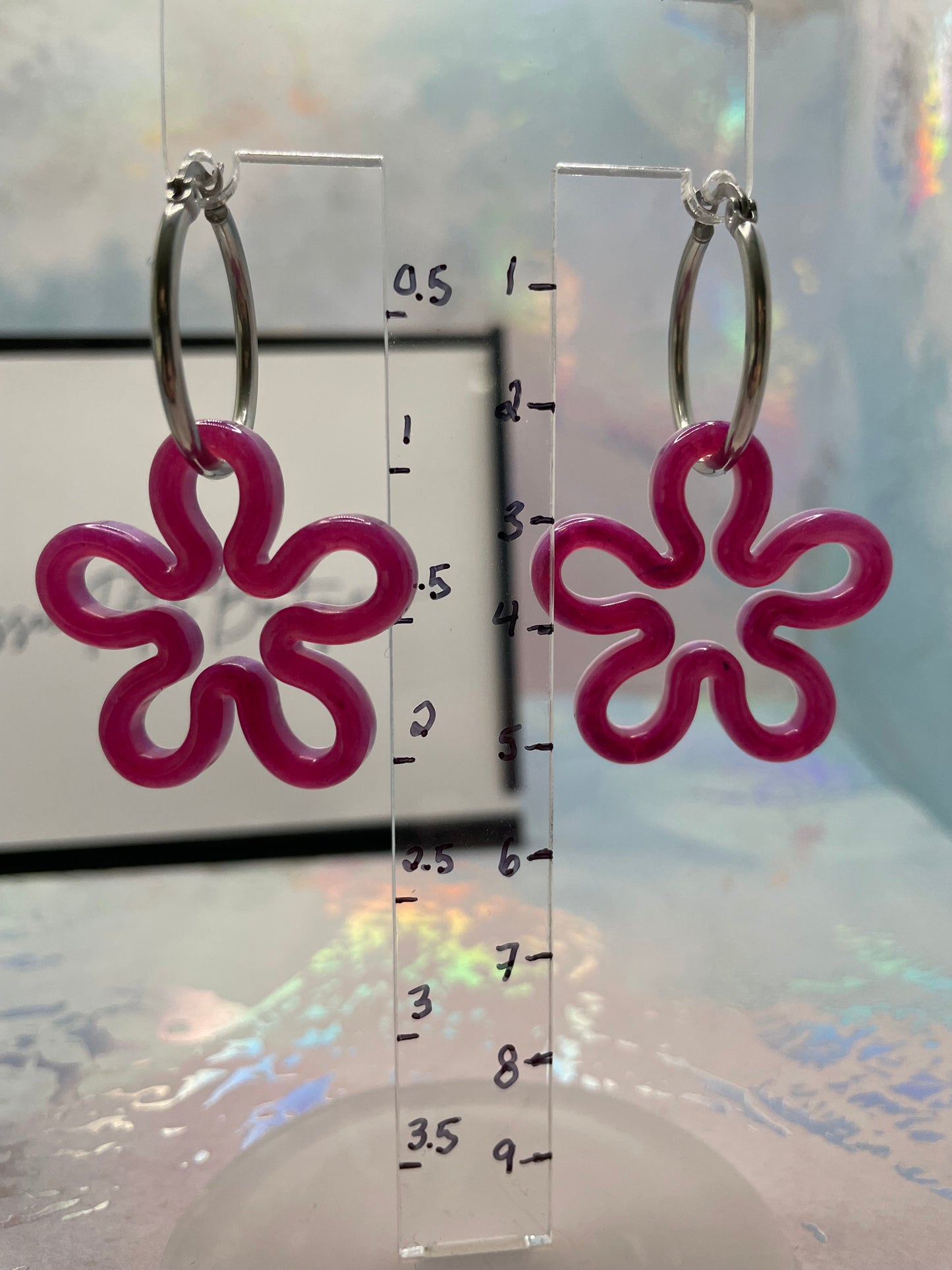 Boucles d’oreilles anneaux avec fleur mauve brillante-Acier Inoxydable