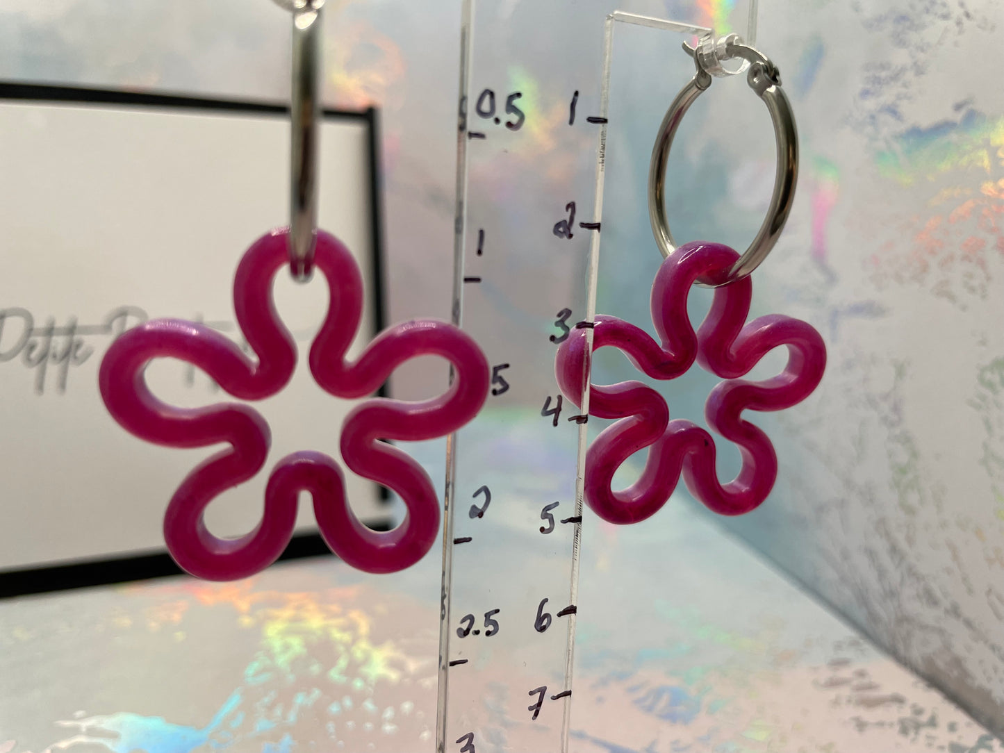 Boucles d’oreilles anneaux avec fleur mauve brillante-Acier Inoxydable