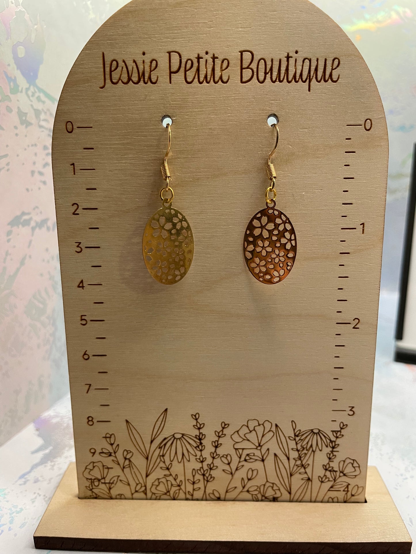 Ensemble ovales à motif floral doré