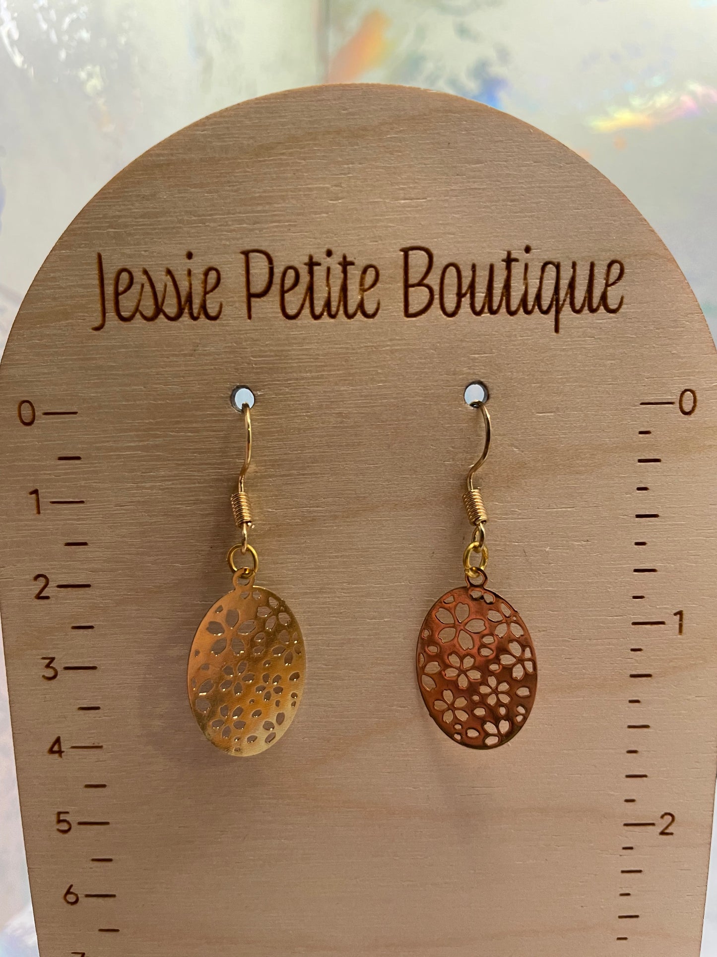 Ensemble ovales à motif floral doré