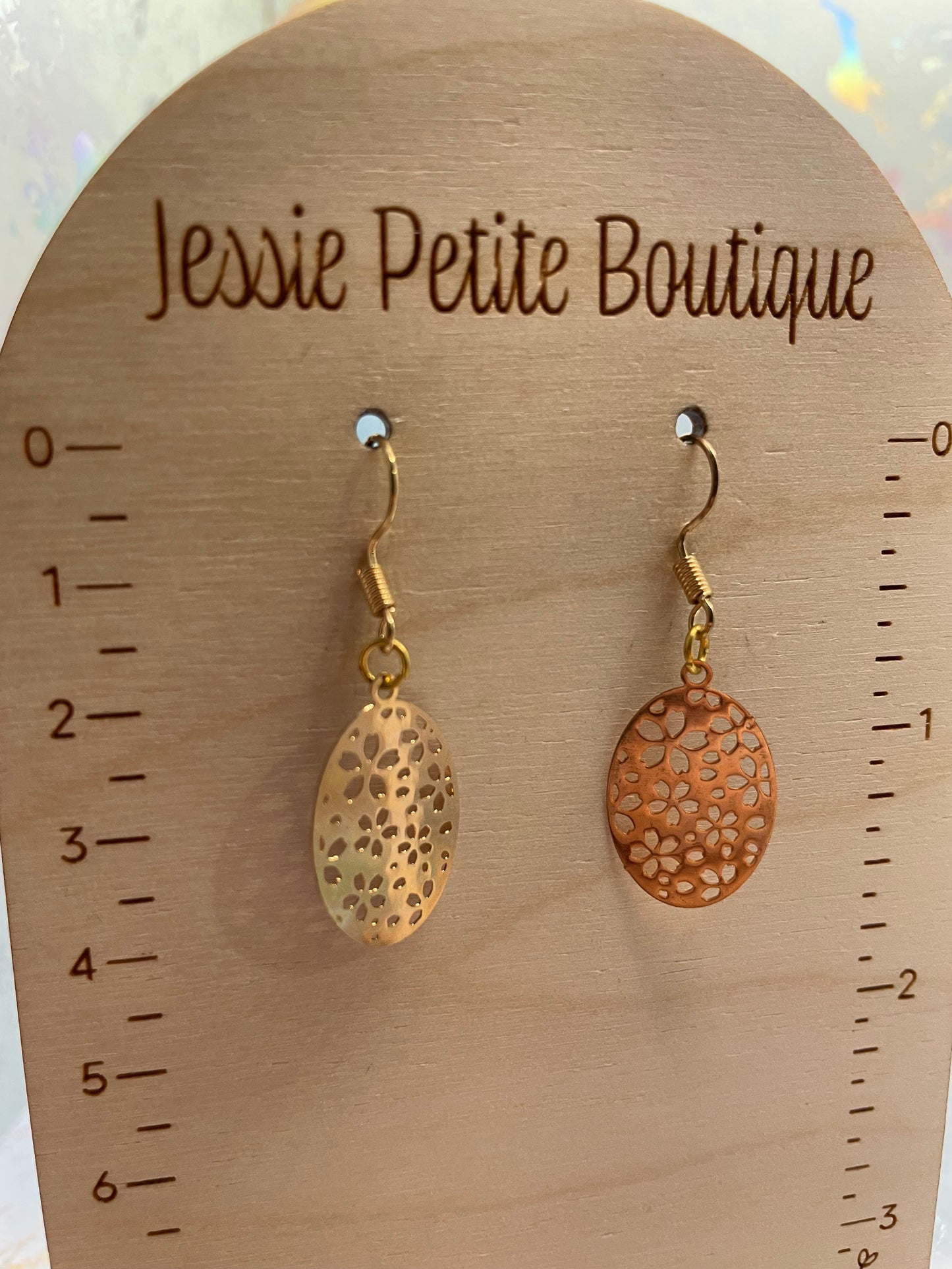 Ensemble ovales à motif floral doré