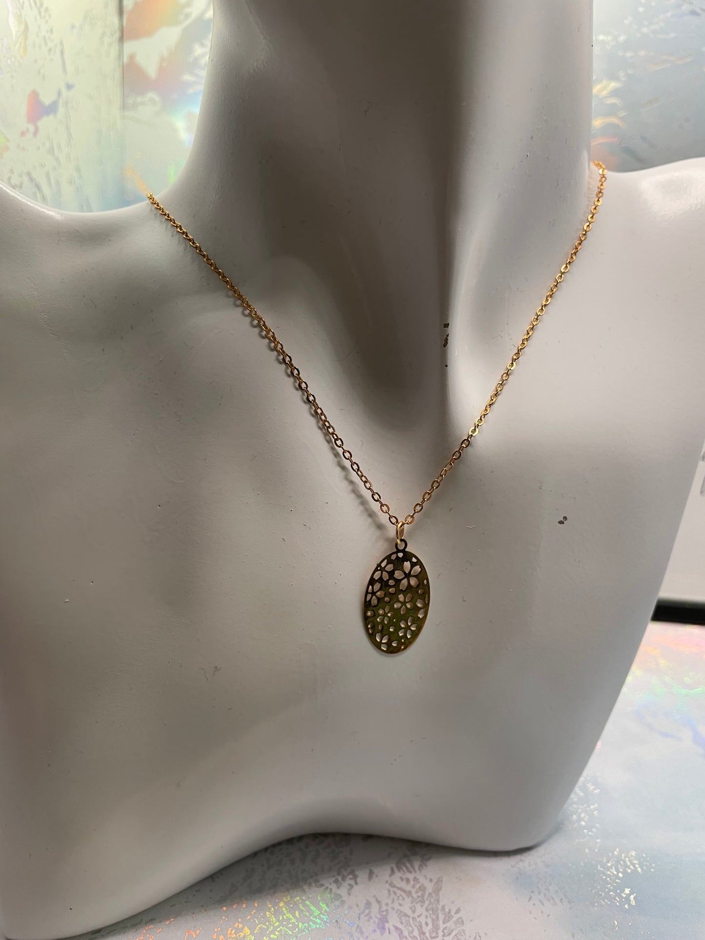 Ensemble ovales à motif floral doré