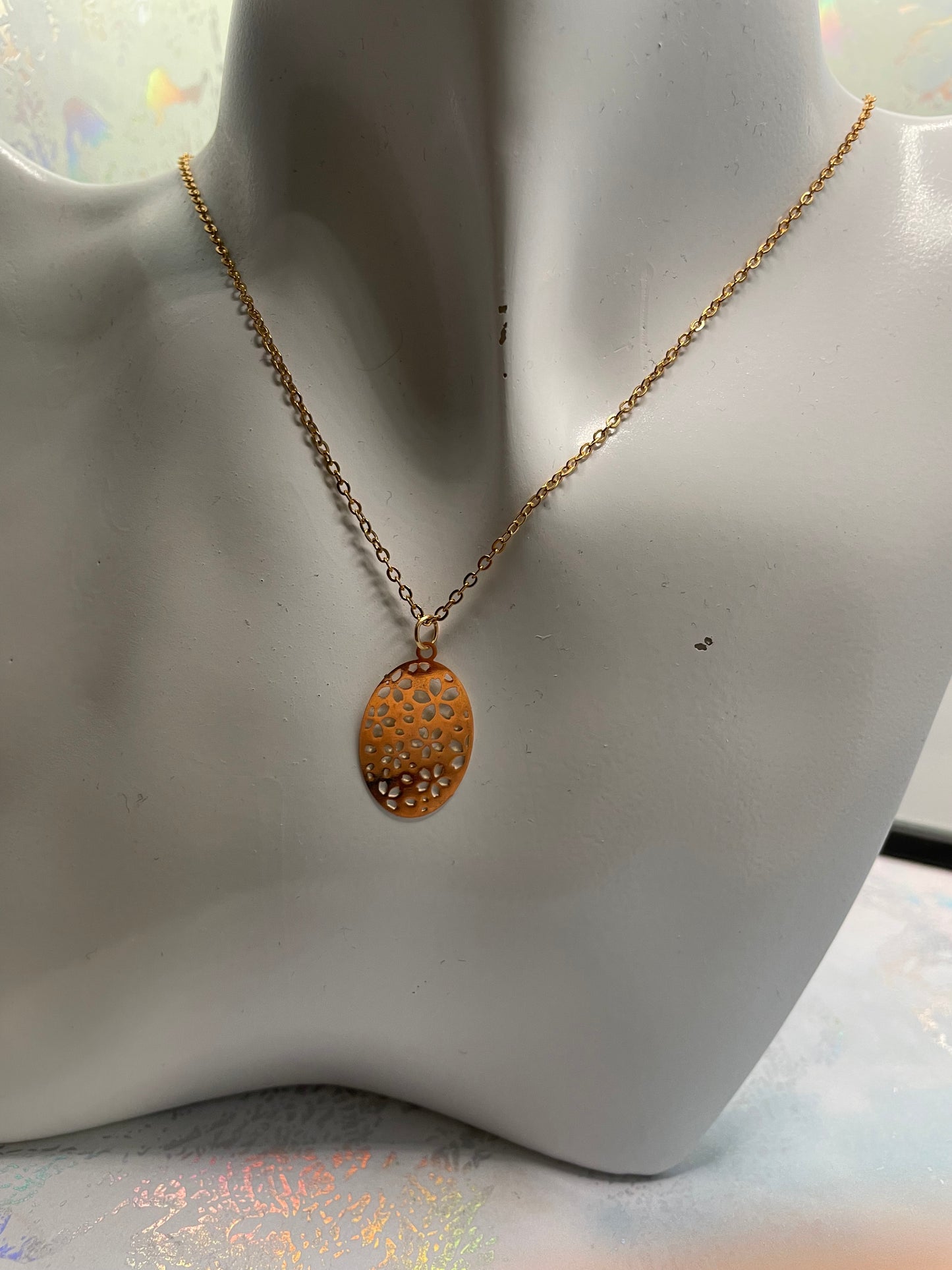 Ensemble ovales à motif floral doré