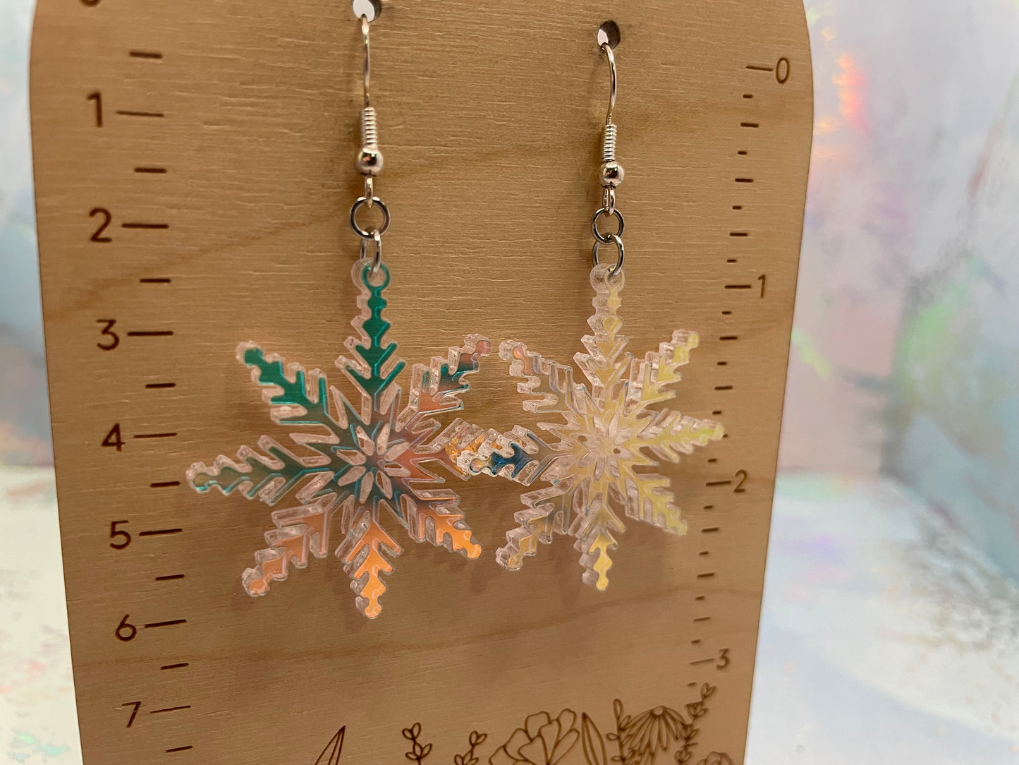 Boucles d’oreilles flocon de neige irisées en acrylique