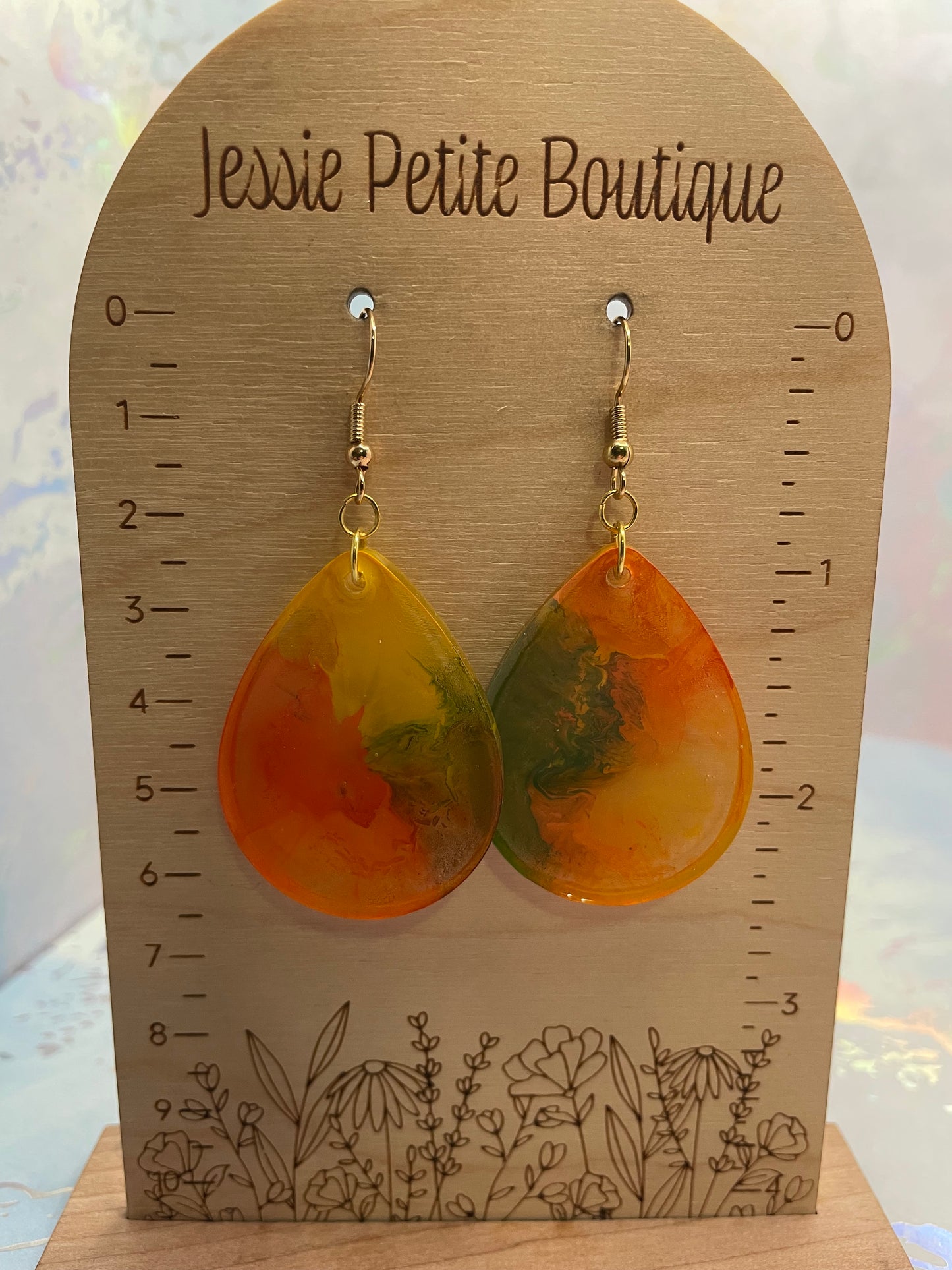Boucles d’oreilles goutte en résine jaune, orange et vert