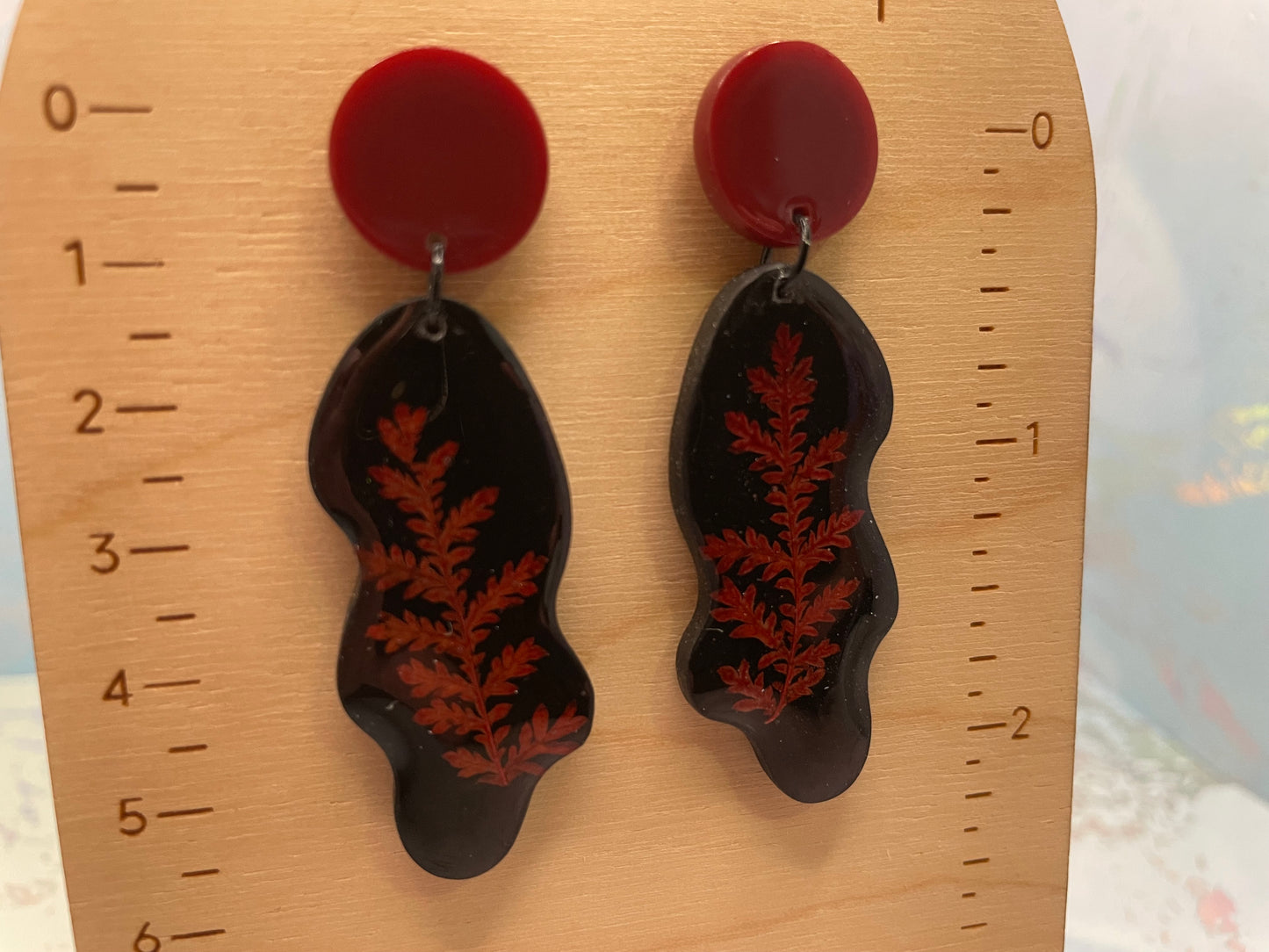 Stacey – Boucles d’oreilles botaniques noir et rouge-Sans Nickel