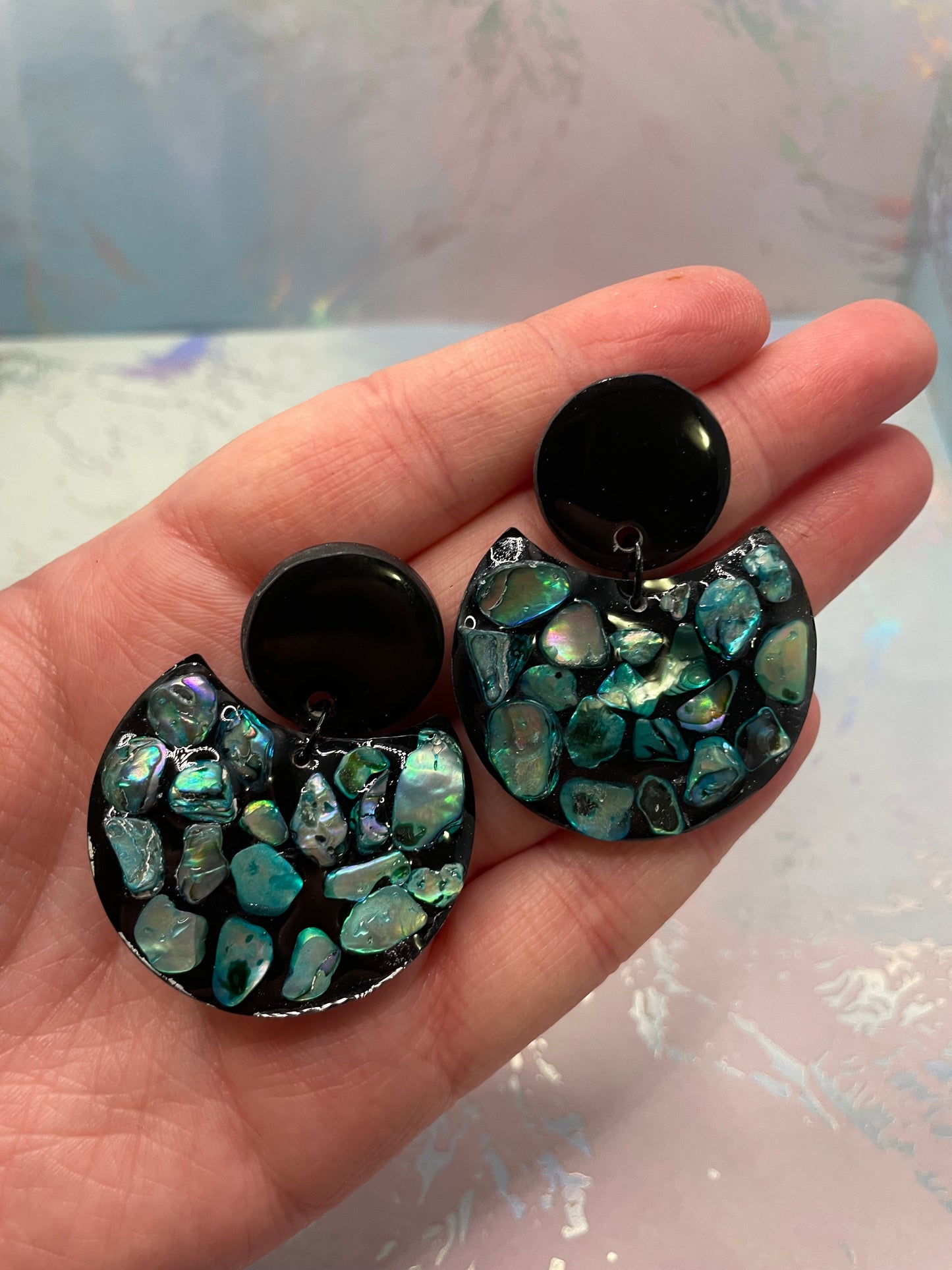 Boucles d’oreilles demi-lune noir et coquillage bleu-Sans Nickel