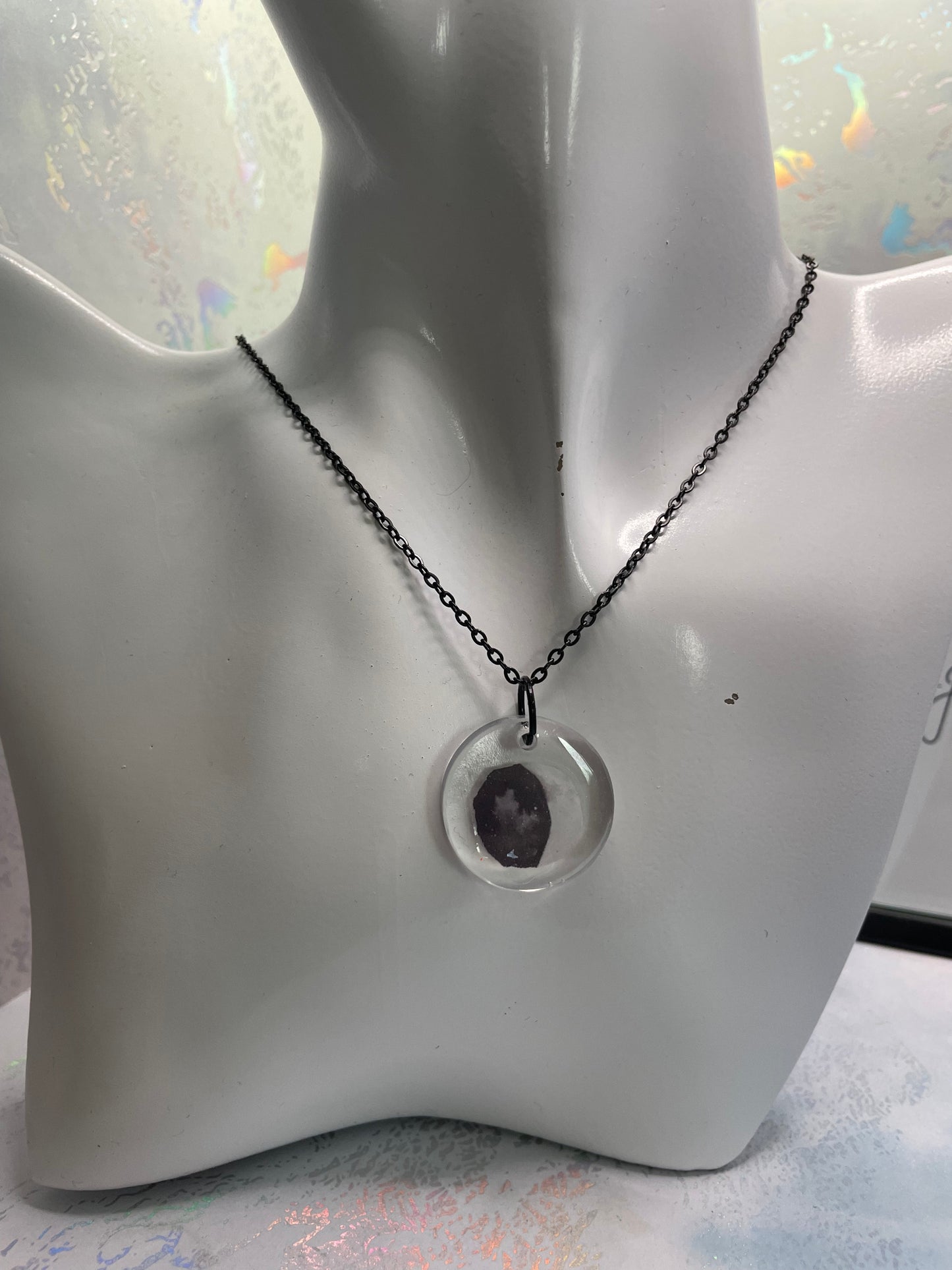 Collier Pendentif Lune dans résine - 22"Sans Nickel