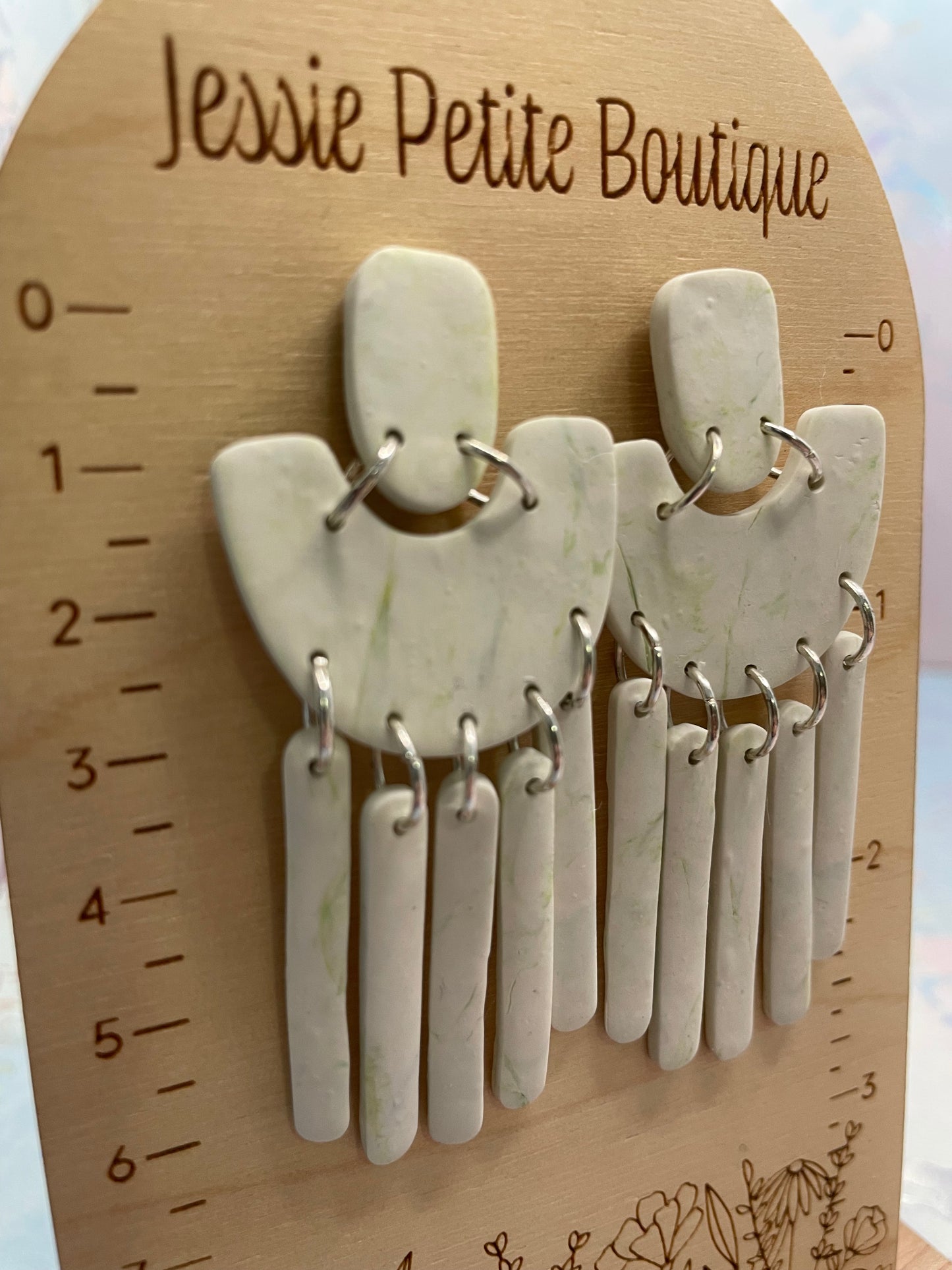 Monique: Boucles d’oreilles argile marbrée vert pâle-Sans Nickel