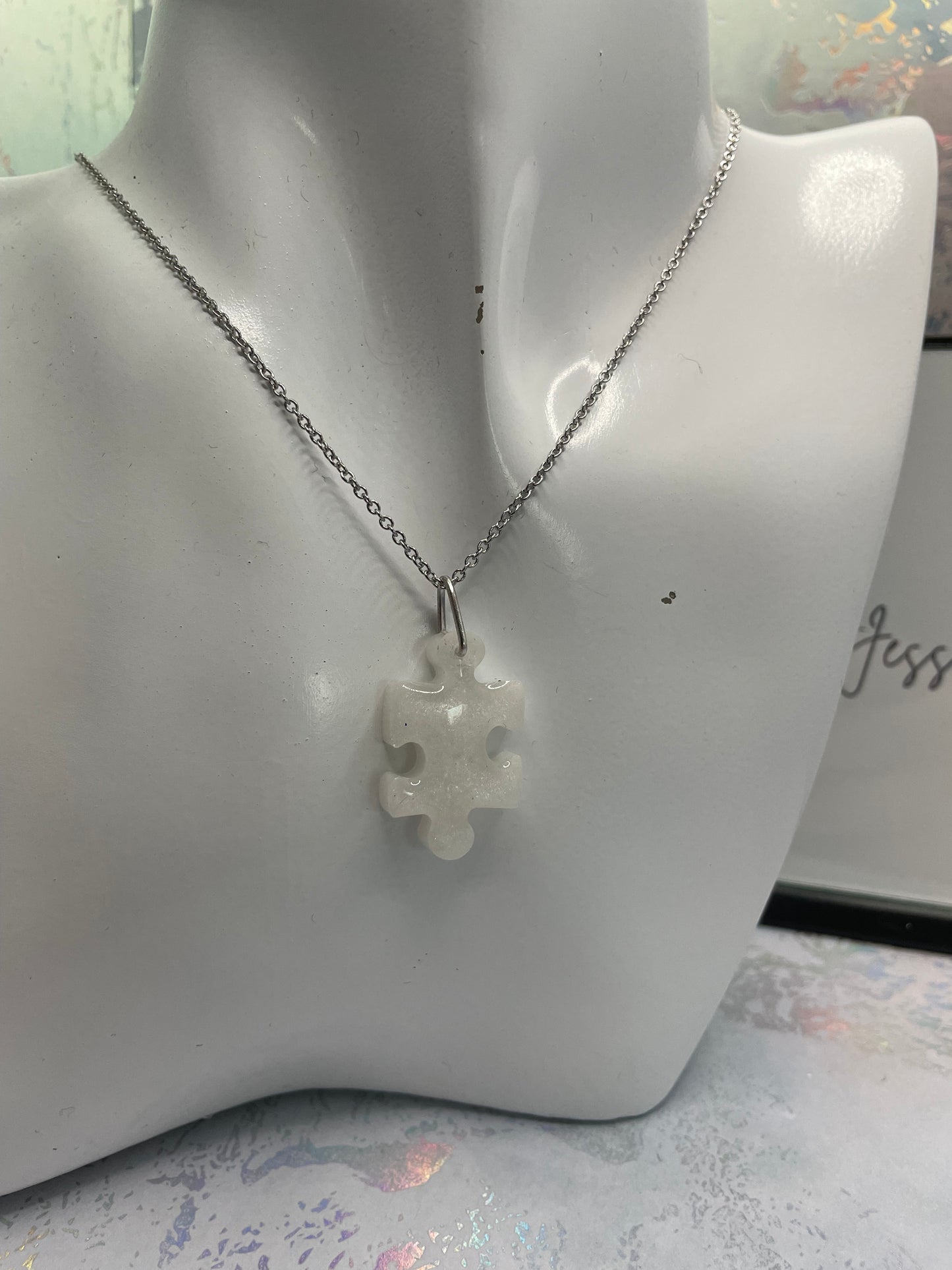 Collier Morceau Casse Tête blanc -19'' Sans Nickel +Acier Inoxydable