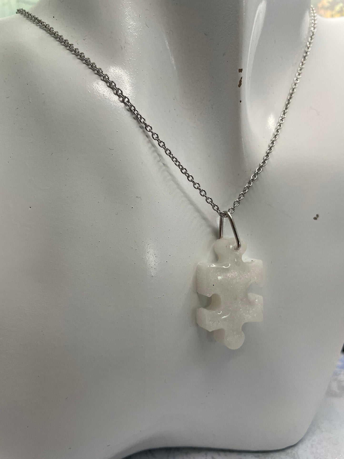 Collier Morceau Casse Tête blanc -19'' Sans Nickel +Acier Inoxydable